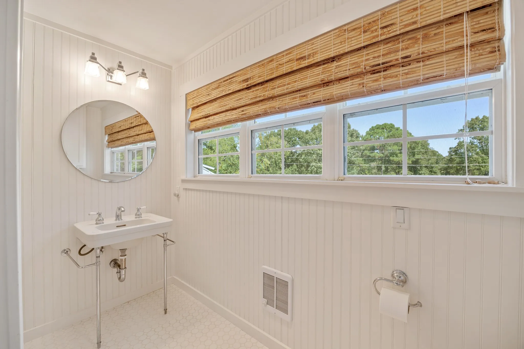 Single Family Residence For Sale in Henderson County , 8155 E Lake, Murchison, Texas 75778, 3 Bedroom, 3 Bathroom, 2 Garage spaces, 2,478 Sqft, built in 2011, mls#21385863, Real Estate Agent in Murchison, Homes For Sale in Henderson county, Homes For Sale in Murchison, Realtor in Murchison Texas, Real Estate Brokerage Independent Realty Texas, Luminita Cordes Realtor