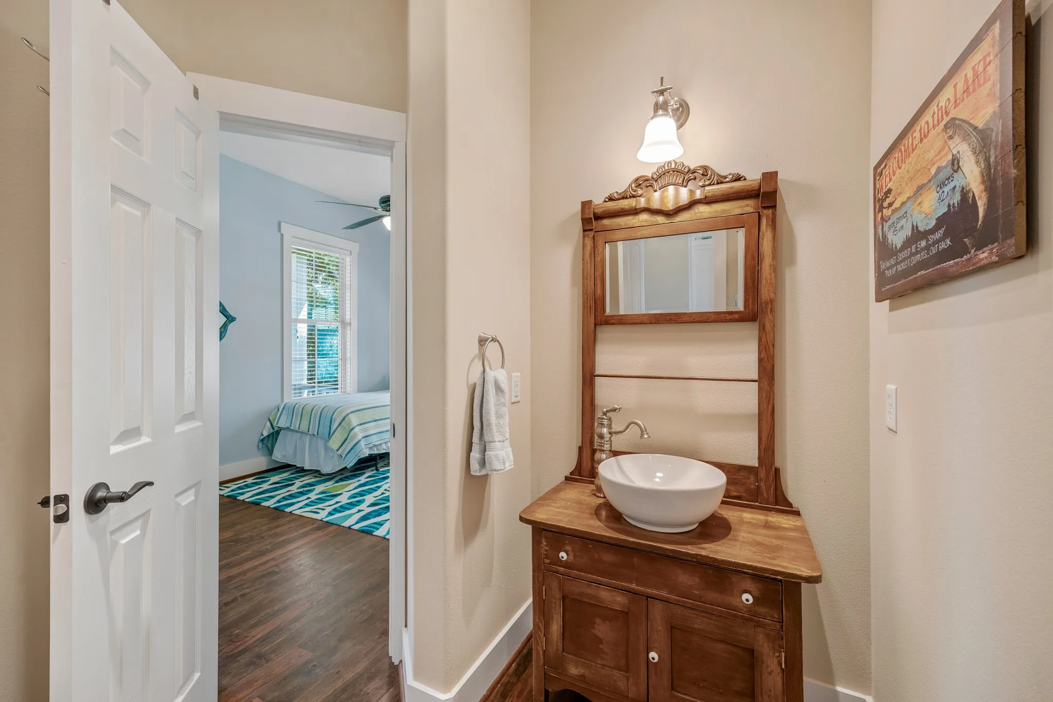 Single Family Residence For Sale in Henderson County , 8155 E Lake, Murchison, Texas 75778, 3 Bedroom, 3 Bathroom, 2 Garage spaces, 2,478 Sqft, built in 2011, mls#21385863, Real Estate Agent in Murchison, Homes For Sale in Henderson county, Homes For Sale in Murchison, Realtor in Murchison Texas, Real Estate Brokerage Independent Realty Texas, Luminita Cordes Realtor