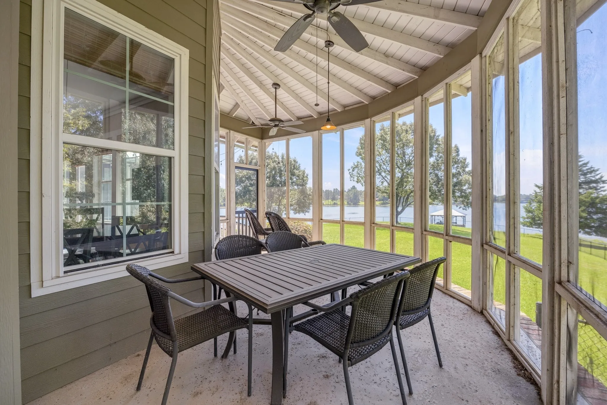Single Family Residence For Sale in Henderson County , 8155 E Lake, Murchison, Texas 75778, 3 Bedroom, 3 Bathroom, 2 Garage spaces, 2,478 Sqft, built in 2011, mls#21385863, Real Estate Agent in Murchison, Homes For Sale in Henderson county, Homes For Sale in Murchison, Realtor in Murchison Texas, Real Estate Brokerage Independent Realty Texas, Luminita Cordes Realtor