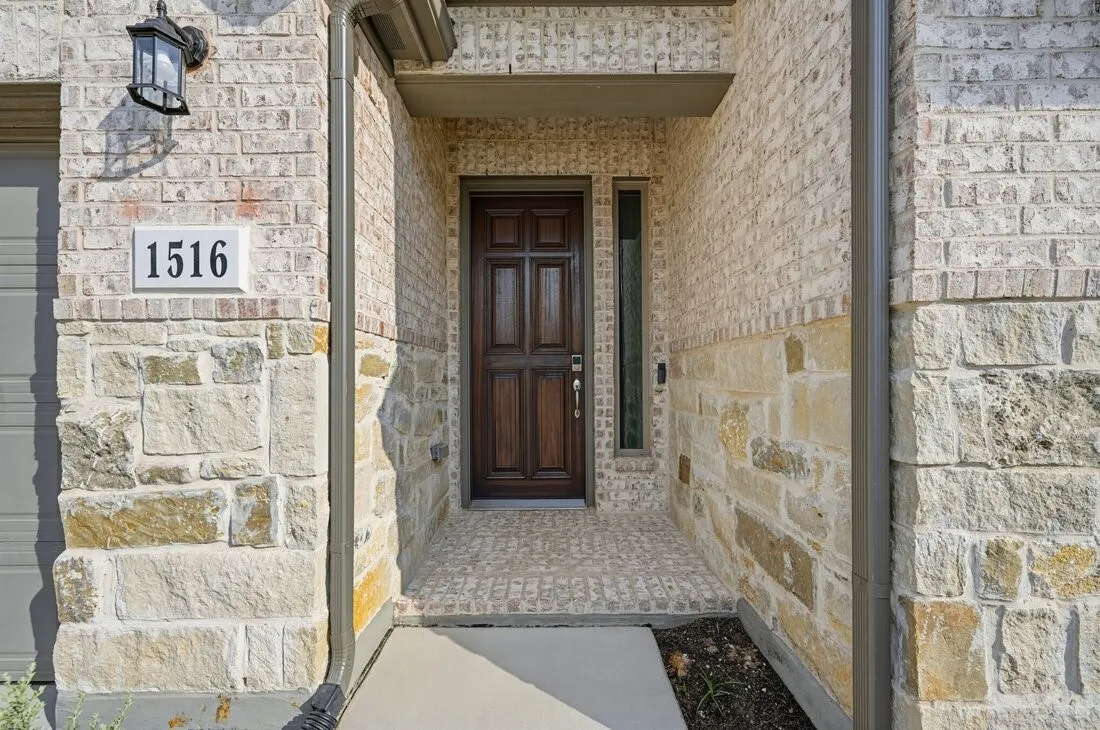 1516 Chestnut Gardens ~ Ready Now