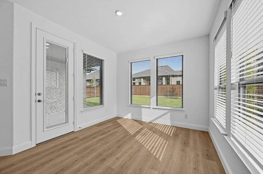 1516 Chestnut Gardens ~ Ready Now