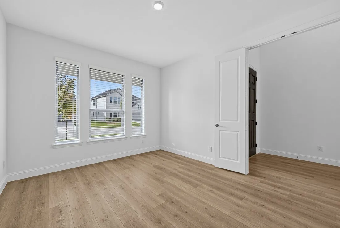 1516 Chestnut Gardens ~ Ready Now