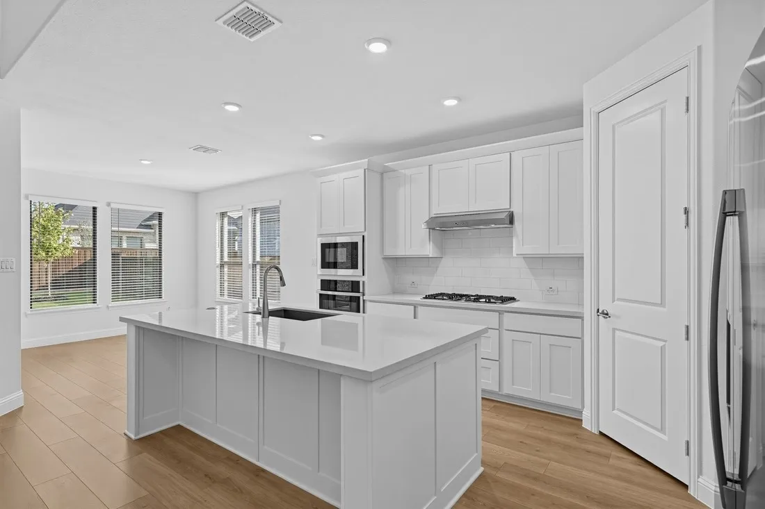 1516 Chestnut Gardens ~ Ready Now