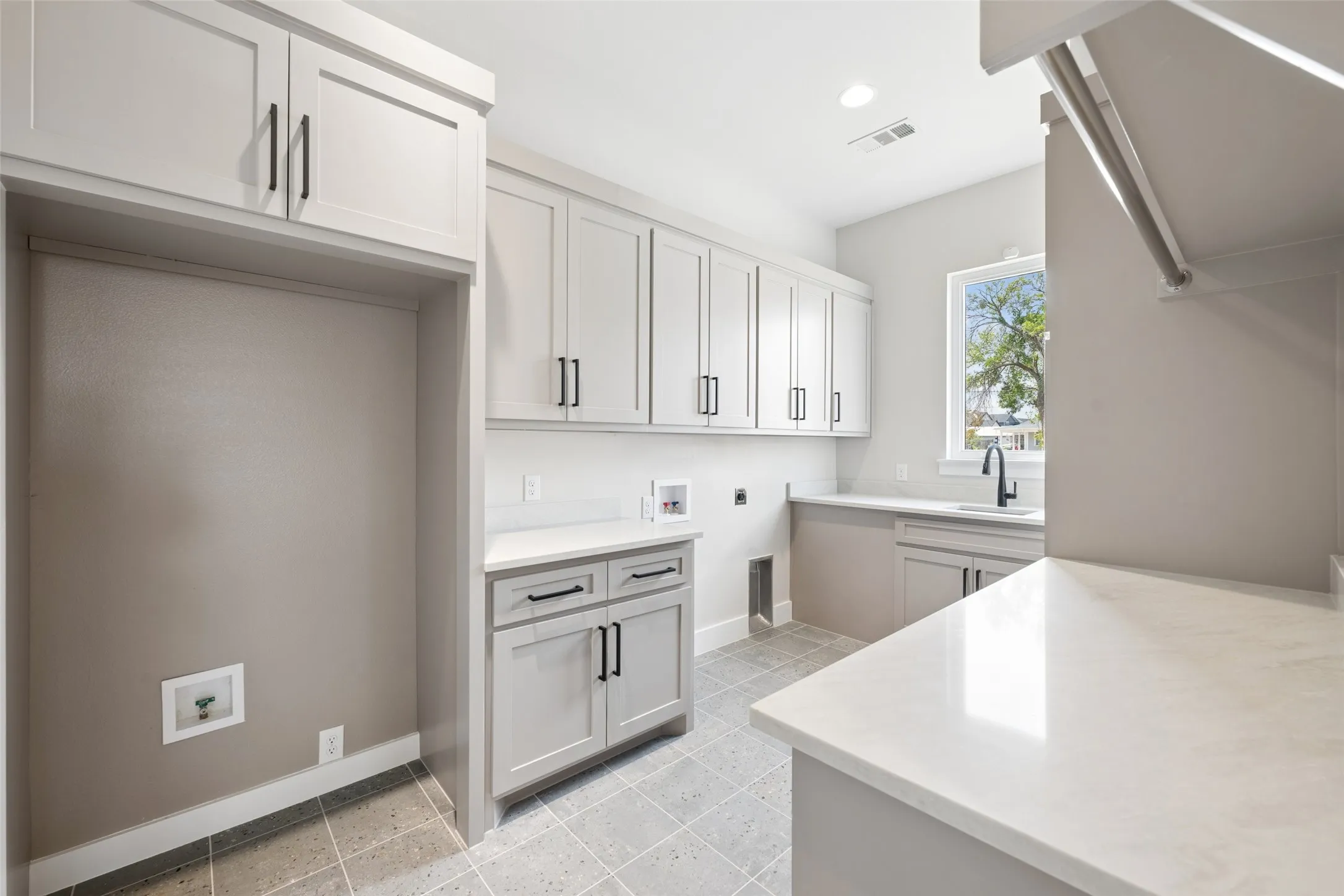 Single Family Residence For Sale in Denton County , 505 Reed Street, Roanoke, Texas 76262, 4 Bedroom, 5 Bathroom, 3 Garage spaces, 3,527 Sqft, built in 2026, mls#21342515, Real Estate Agent in Roanoke, Homes For Sale in Denton county, Homes For Sale in Roanoke, Realtor in Roanoke Texas, Real Estate Brokerage Independent Realty Texas, Luminita Cordes Realtor