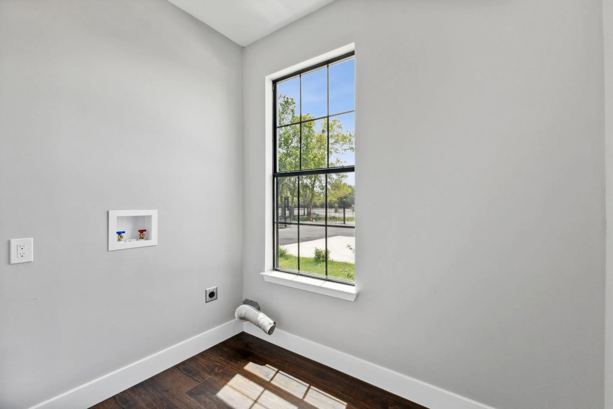 Single Family Residence For Sale in Collin County , 3580 County Road 318, Mc Kinney, Texas 75069, 4 Bedroom, 4 Bathroom, 2 Garage spaces, 2,835 Sqft, built in 2023, mls#21391910, Real Estate Agent in Mc Kinney, Homes For Sale in Collin county, Homes For Sale in Mc Kinney, Realtor in Mc Kinney Texas, Real Estate Brokerage Independent Realty Texas, Luminita Cordes Realtor