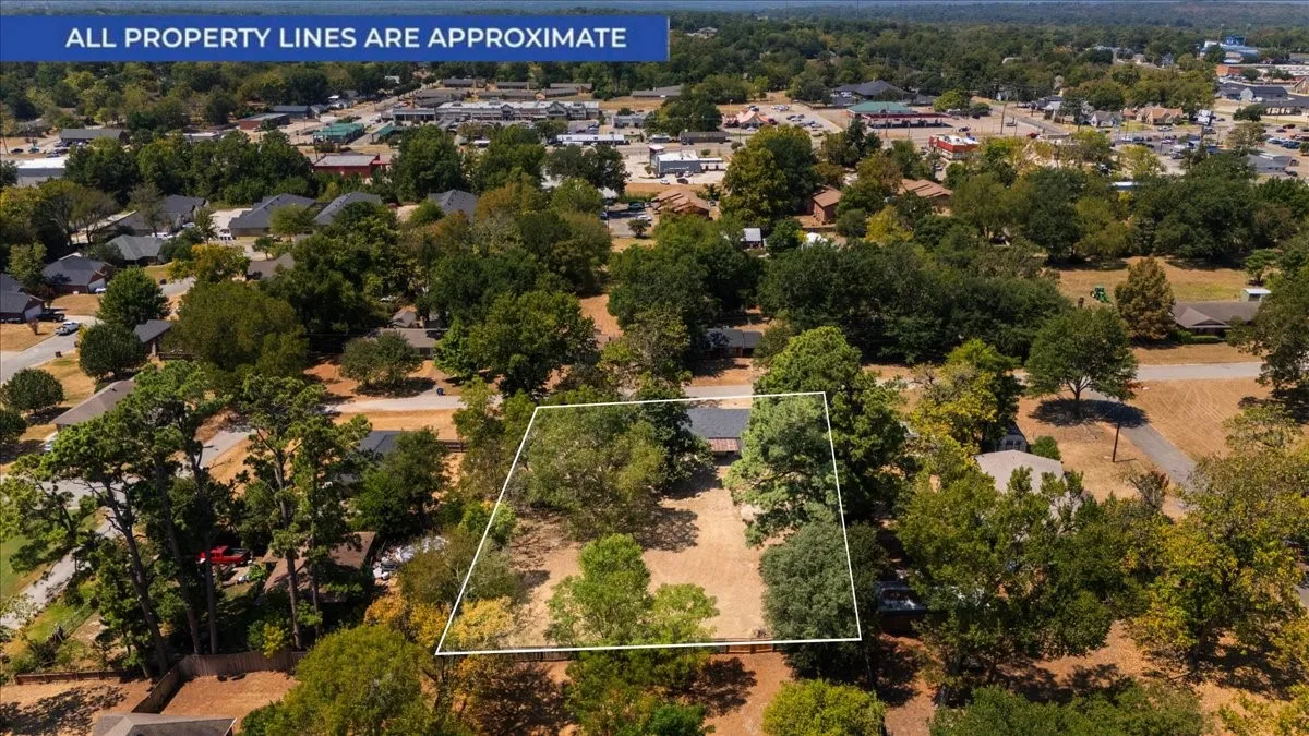 Single Family Residence For Sale in Smith County , 406 Marchman, Lindale, Texas 75771, 3 Bedroom, 1 Bathroom, Garage spaces, 1,120 Sqft, built in 1940, mls#21391979, Real Estate Agent in Lindale, Homes For Sale in Smith county, Homes For Sale in Lindale, Realtor in Lindale Texas, Real Estate Brokerage Independent Realty Texas, Luminita Cordes Realtor