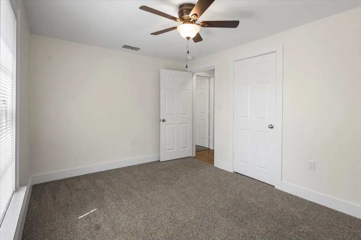 Single Family Residence For Sale in Smith County , 406 Marchman, Lindale, Texas 75771, 3 Bedroom, 1 Bathroom, Garage spaces, 1,120 Sqft, built in 1940, mls#21391979, Real Estate Agent in Lindale, Homes For Sale in Smith county, Homes For Sale in Lindale, Realtor in Lindale Texas, Real Estate Brokerage Independent Realty Texas, Luminita Cordes Realtor