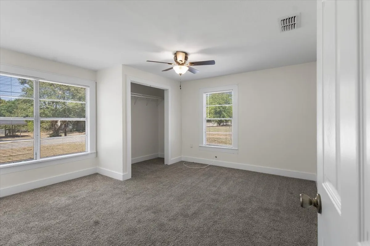 Single Family Residence For Sale in Smith County , 406 Marchman, Lindale, Texas 75771, 3 Bedroom, 1 Bathroom, Garage spaces, 1,120 Sqft, built in 1940, mls#21391979, Real Estate Agent in Lindale, Homes For Sale in Smith county, Homes For Sale in Lindale, Realtor in Lindale Texas, Real Estate Brokerage Independent Realty Texas, Luminita Cordes Realtor