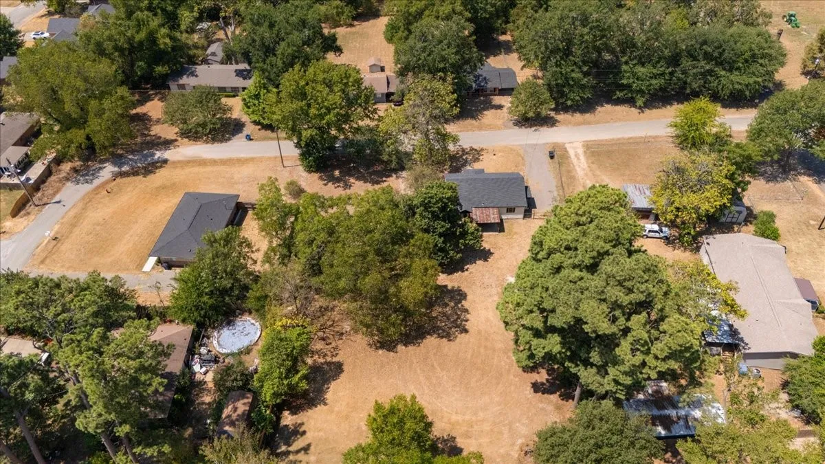 Single Family Residence For Sale in Smith County , 406 Marchman, Lindale, Texas 75771, 3 Bedroom, 1 Bathroom, Garage spaces, 1,120 Sqft, built in 1940, mls#21391979, Real Estate Agent in Lindale, Homes For Sale in Smith county, Homes For Sale in Lindale, Realtor in Lindale Texas, Real Estate Brokerage Independent Realty Texas, Luminita Cordes Realtor