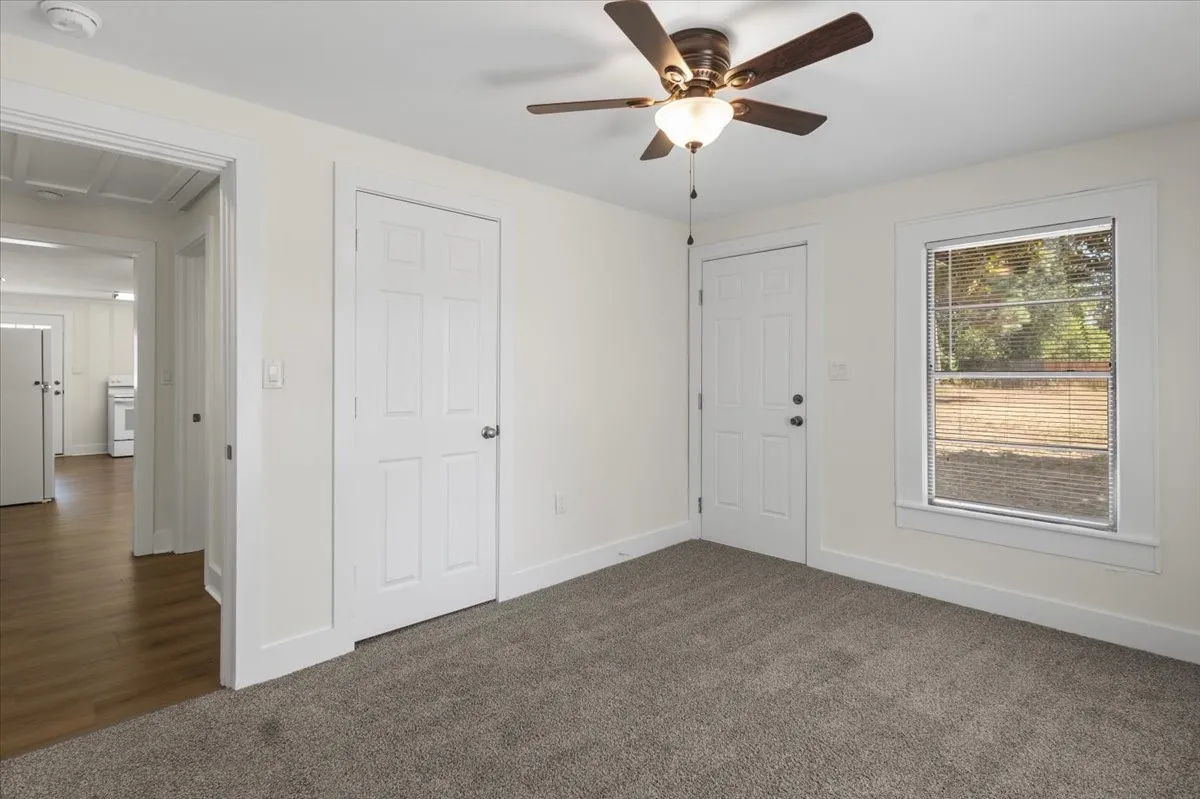 Single Family Residence For Sale in Smith County , 406 Marchman, Lindale, Texas 75771, 3 Bedroom, 1 Bathroom, Garage spaces, 1,120 Sqft, built in 1940, mls#21391979, Real Estate Agent in Lindale, Homes For Sale in Smith county, Homes For Sale in Lindale, Realtor in Lindale Texas, Real Estate Brokerage Independent Realty Texas, Luminita Cordes Realtor