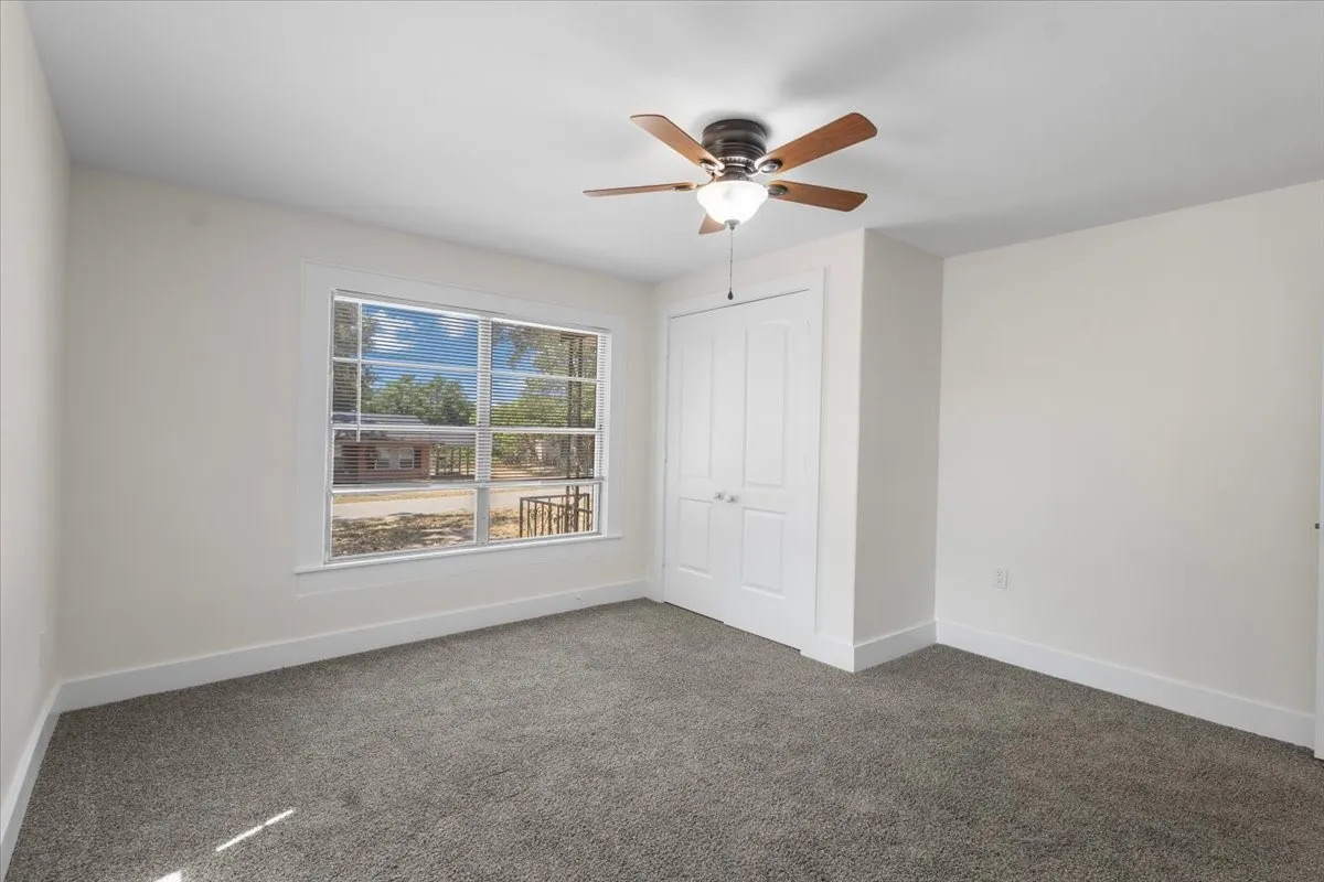 Single Family Residence For Sale in Smith County , 406 Marchman, Lindale, Texas 75771, 3 Bedroom, 1 Bathroom, Garage spaces, 1,120 Sqft, built in 1940, mls#21391979, Real Estate Agent in Lindale, Homes For Sale in Smith county, Homes For Sale in Lindale, Realtor in Lindale Texas, Real Estate Brokerage Independent Realty Texas, Luminita Cordes Realtor