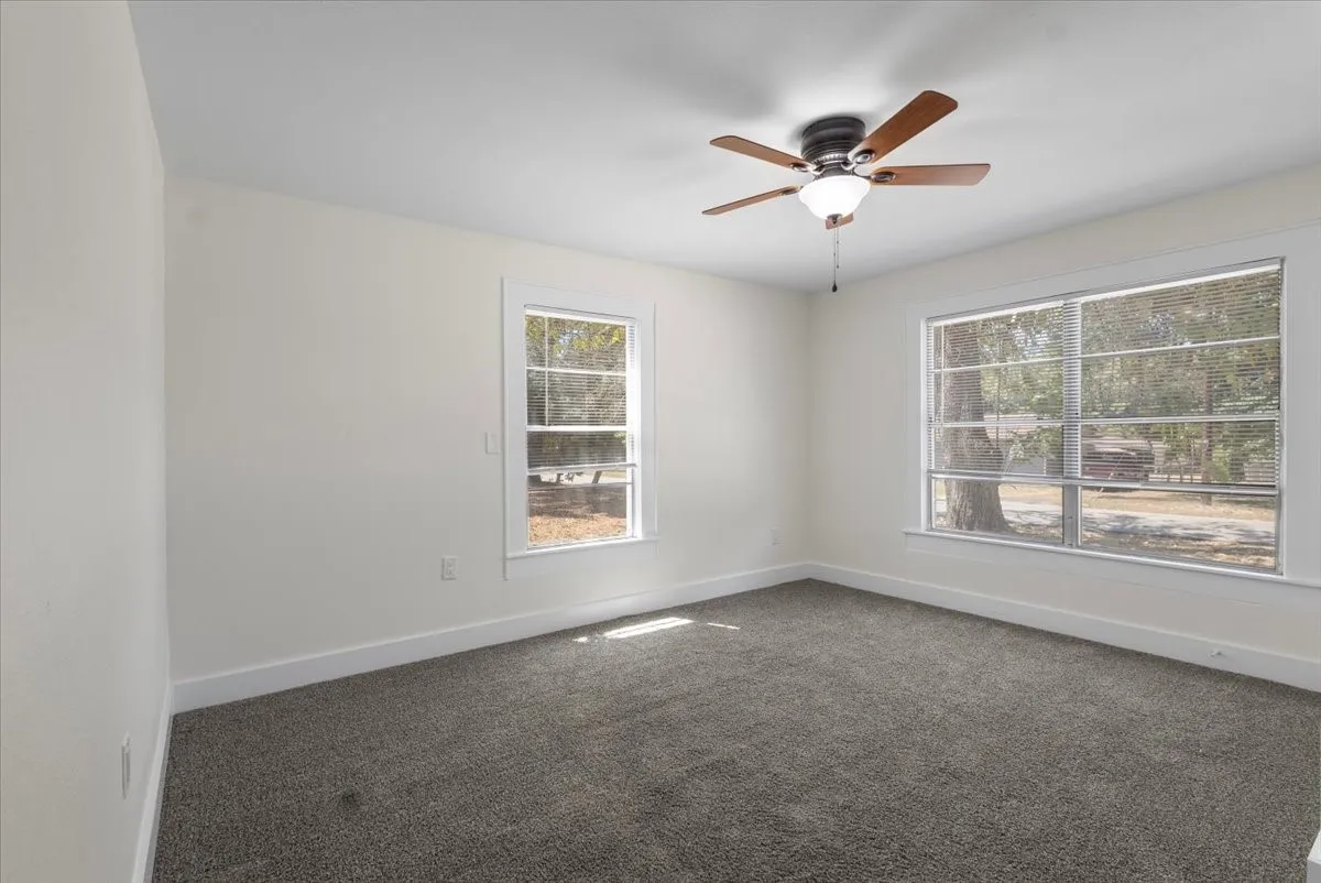 Single Family Residence For Sale in Smith County , 406 Marchman, Lindale, Texas 75771, 3 Bedroom, 1 Bathroom, Garage spaces, 1,120 Sqft, built in 1940, mls#21391979, Real Estate Agent in Lindale, Homes For Sale in Smith county, Homes For Sale in Lindale, Realtor in Lindale Texas, Real Estate Brokerage Independent Realty Texas, Luminita Cordes Realtor