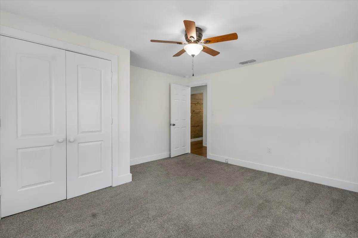 Single Family Residence For Sale in Smith County , 406 Marchman, Lindale, Texas 75771, 3 Bedroom, 1 Bathroom, Garage spaces, 1,120 Sqft, built in 1940, mls#21391979, Real Estate Agent in Lindale, Homes For Sale in Smith county, Homes For Sale in Lindale, Realtor in Lindale Texas, Real Estate Brokerage Independent Realty Texas, Luminita Cordes Realtor