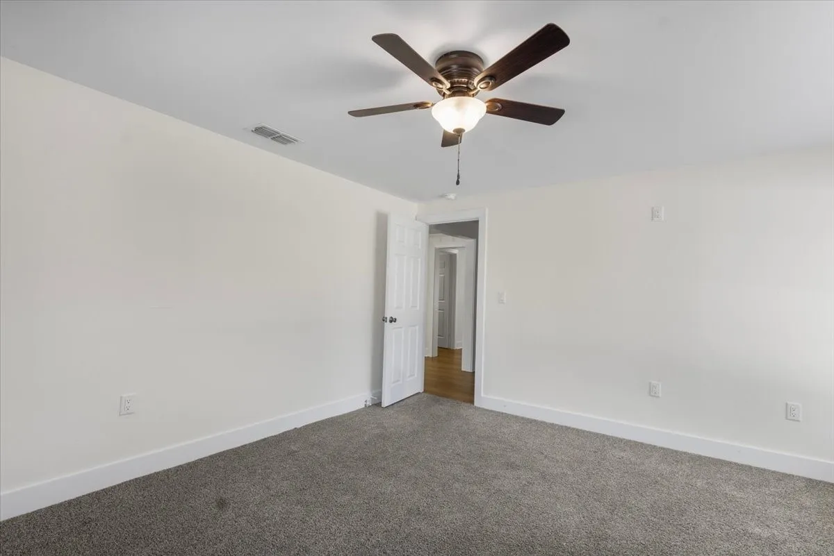Single Family Residence For Sale in Smith County , 406 Marchman, Lindale, Texas 75771, 3 Bedroom, 1 Bathroom, Garage spaces, 1,120 Sqft, built in 1940, mls#21391979, Real Estate Agent in Lindale, Homes For Sale in Smith county, Homes For Sale in Lindale, Realtor in Lindale Texas, Real Estate Brokerage Independent Realty Texas, Luminita Cordes Realtor