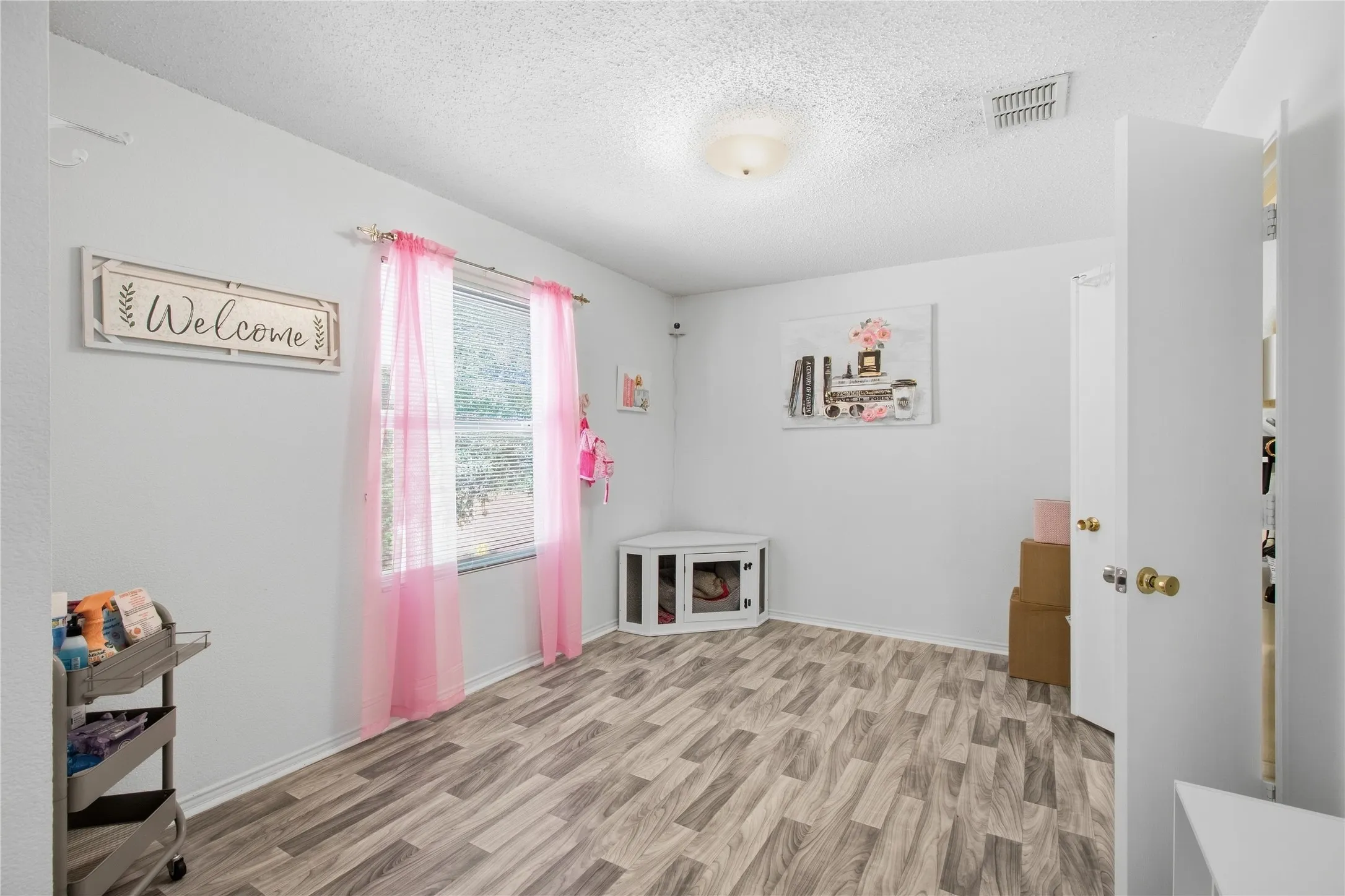 Single Family Residence For Sale in Dallas County , 1220 Highview Drive, Cedar Hill, Texas 75104, 5 Bedroom, 3 Bathroom, 2 Garage spaces, 3,648 Sqft, built in 2002, mls#21391980, Real Estate Agent in Cedar Hill, Homes For Sale in Dallas county, Homes For Sale in Cedar Hill, Realtor in Cedar Hill Texas, Real Estate Brokerage Independent Realty Texas, Luminita Cordes Realtor