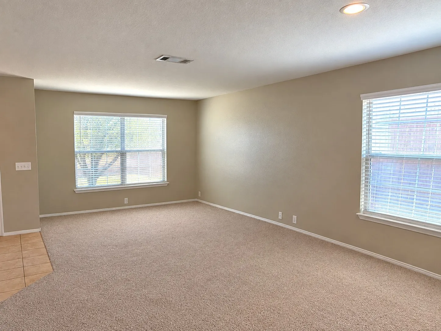 Single Family Residence For Rent in Grayson County , 1434 Pintail Drive, Sherman, Texas 75092, 3 Bedroom, 2 Bathroom, 2 Garage spaces, 1,870 Sqft, built in 2007, mls#21391984, Real Estate Agent in Sherman, Homes For Rent in Grayson county, Homes For Rent in Sherman, Realtor in Sherman Texas, Real Estate Brokerage Independent Realty Texas, Luminita Cordes Realtor