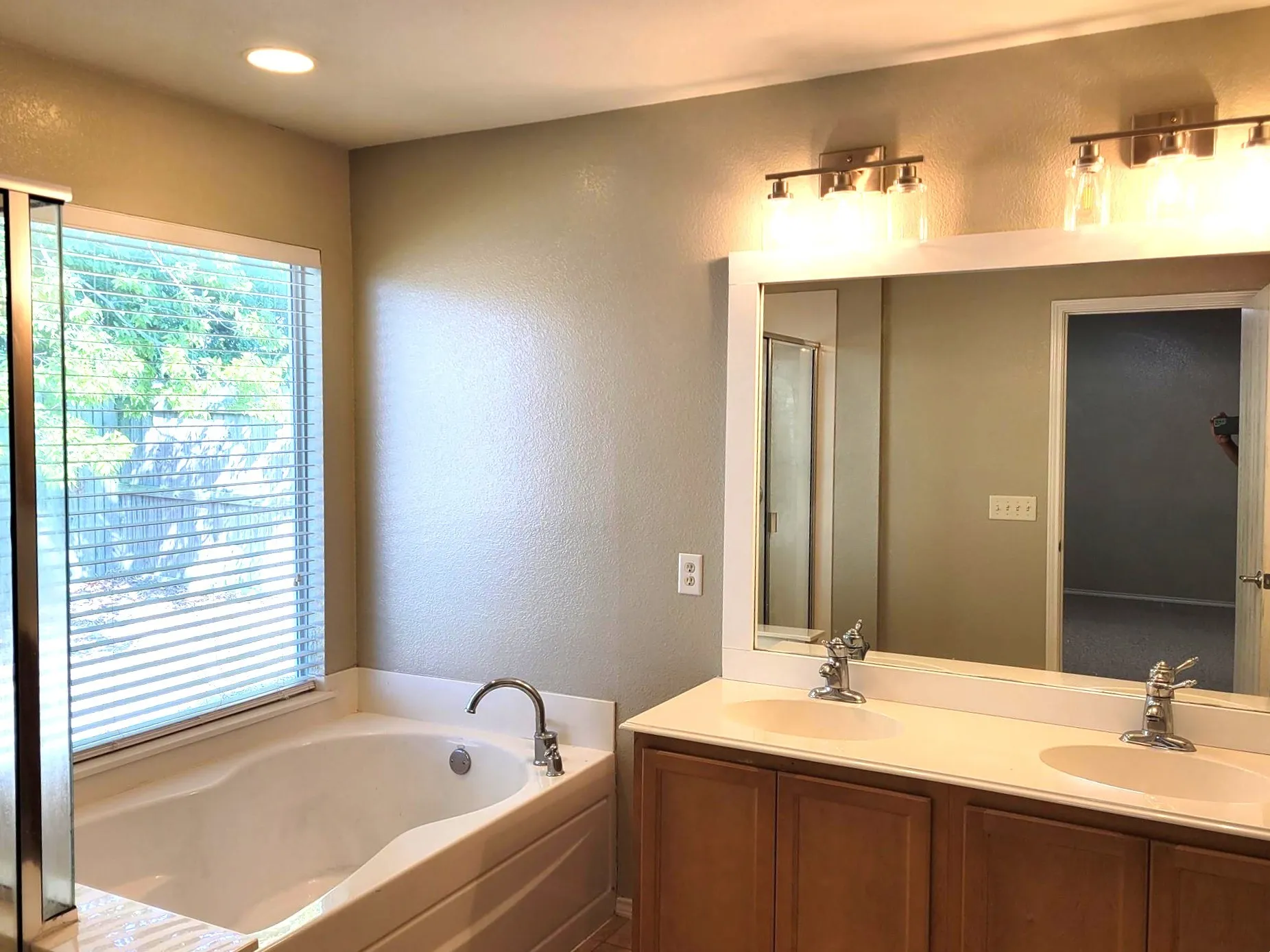 Single Family Residence For Rent in Grayson County , 1434 Pintail Drive, Sherman, Texas 75092, 3 Bedroom, 2 Bathroom, 2 Garage spaces, 1,870 Sqft, built in 2007, mls#21391984, Real Estate Agent in Sherman, Homes For Rent in Grayson county, Homes For Rent in Sherman, Realtor in Sherman Texas, Real Estate Brokerage Independent Realty Texas, Luminita Cordes Realtor