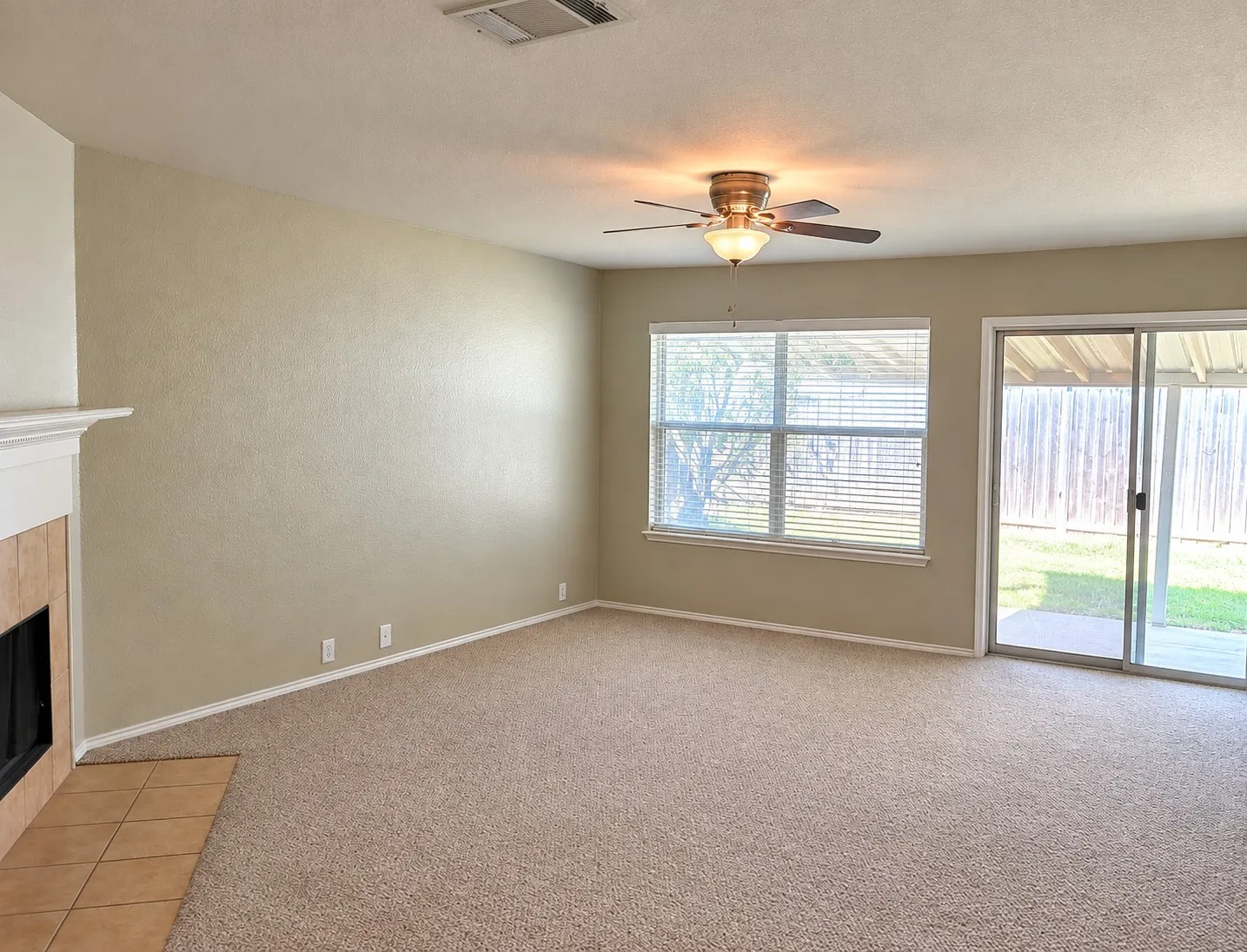 Single Family Residence For Rent in Grayson County , 1434 Pintail Drive, Sherman, Texas 75092, 3 Bedroom, 2 Bathroom, 2 Garage spaces, 1,870 Sqft, built in 2007, mls#21391984, Real Estate Agent in Sherman, Homes For Rent in Grayson county, Homes For Rent in Sherman, Realtor in Sherman Texas, Real Estate Brokerage Independent Realty Texas, Luminita Cordes Realtor