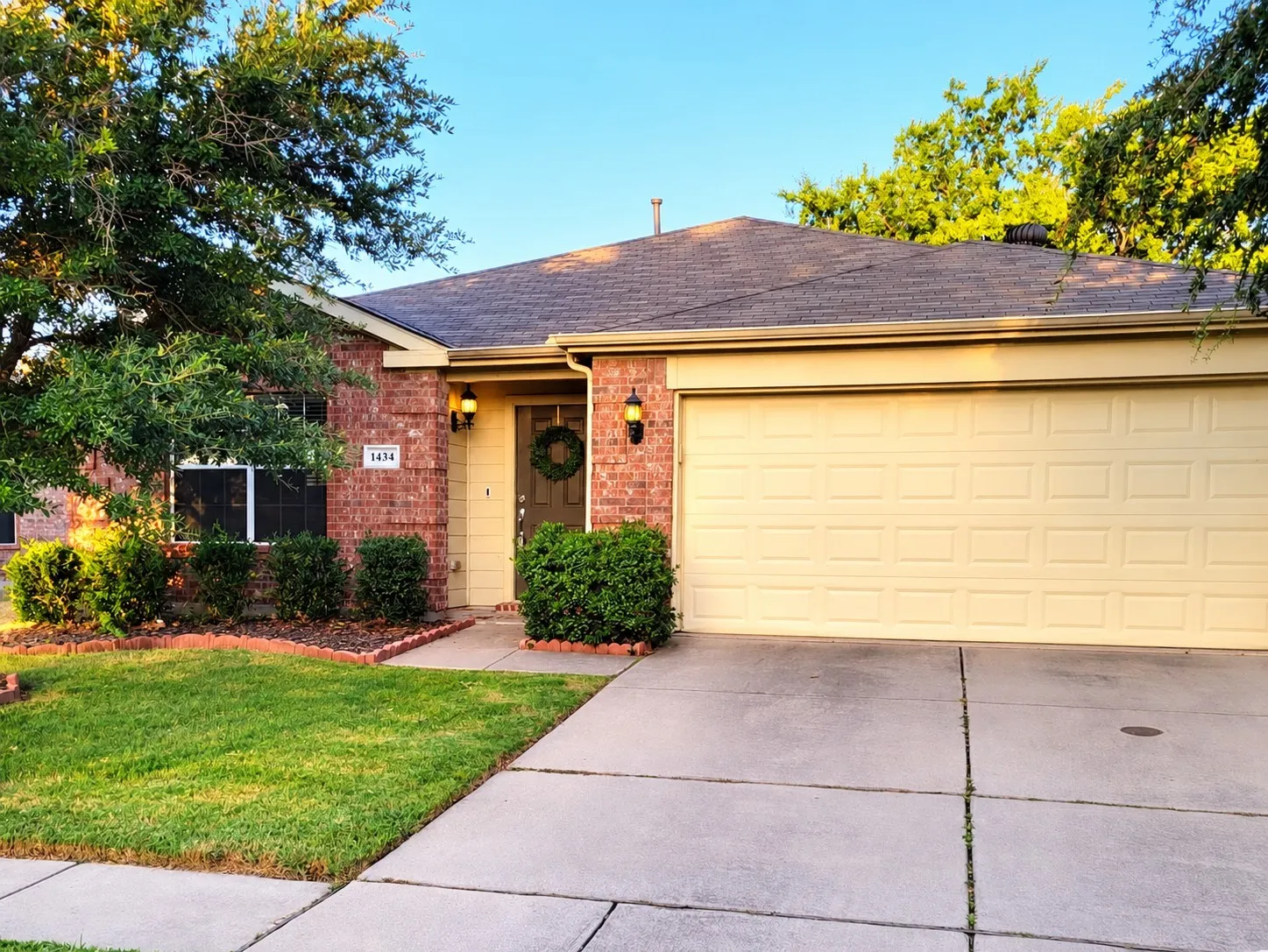 Single Family Residence For Rent in Grayson County , 1434 Pintail Drive, Sherman, Texas 75092, 3 Bedroom, 2 Bathroom, 2 Garage spaces, 1,870 Sqft, built in 2007, mls#21391984, Real Estate Agent in Sherman, Homes For Rent in Grayson county, Homes For Rent in Sherman, Realtor in Sherman Texas, Real Estate Brokerage Independent Realty Texas, Luminita Cordes Realtor