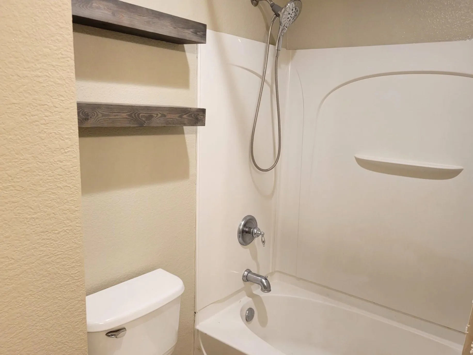 Single Family Residence For Rent in Grayson County , 1434 Pintail Drive, Sherman, Texas 75092, 3 Bedroom, 2 Bathroom, 2 Garage spaces, 1,870 Sqft, built in 2007, mls#21391984, Real Estate Agent in Sherman, Homes For Rent in Grayson county, Homes For Rent in Sherman, Realtor in Sherman Texas, Real Estate Brokerage Independent Realty Texas, Luminita Cordes Realtor