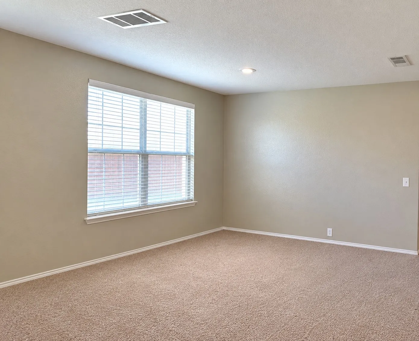 Single Family Residence For Rent in Grayson County , 1434 Pintail Drive, Sherman, Texas 75092, 3 Bedroom, 2 Bathroom, 2 Garage spaces, 1,870 Sqft, built in 2007, mls#21391984, Real Estate Agent in Sherman, Homes For Rent in Grayson county, Homes For Rent in Sherman, Realtor in Sherman Texas, Real Estate Brokerage Independent Realty Texas, Luminita Cordes Realtor