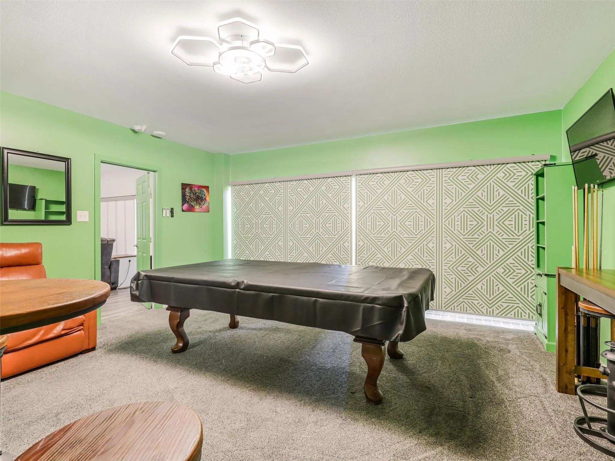 Second Primary - has en suite and there is a Murphy bed which can convey
