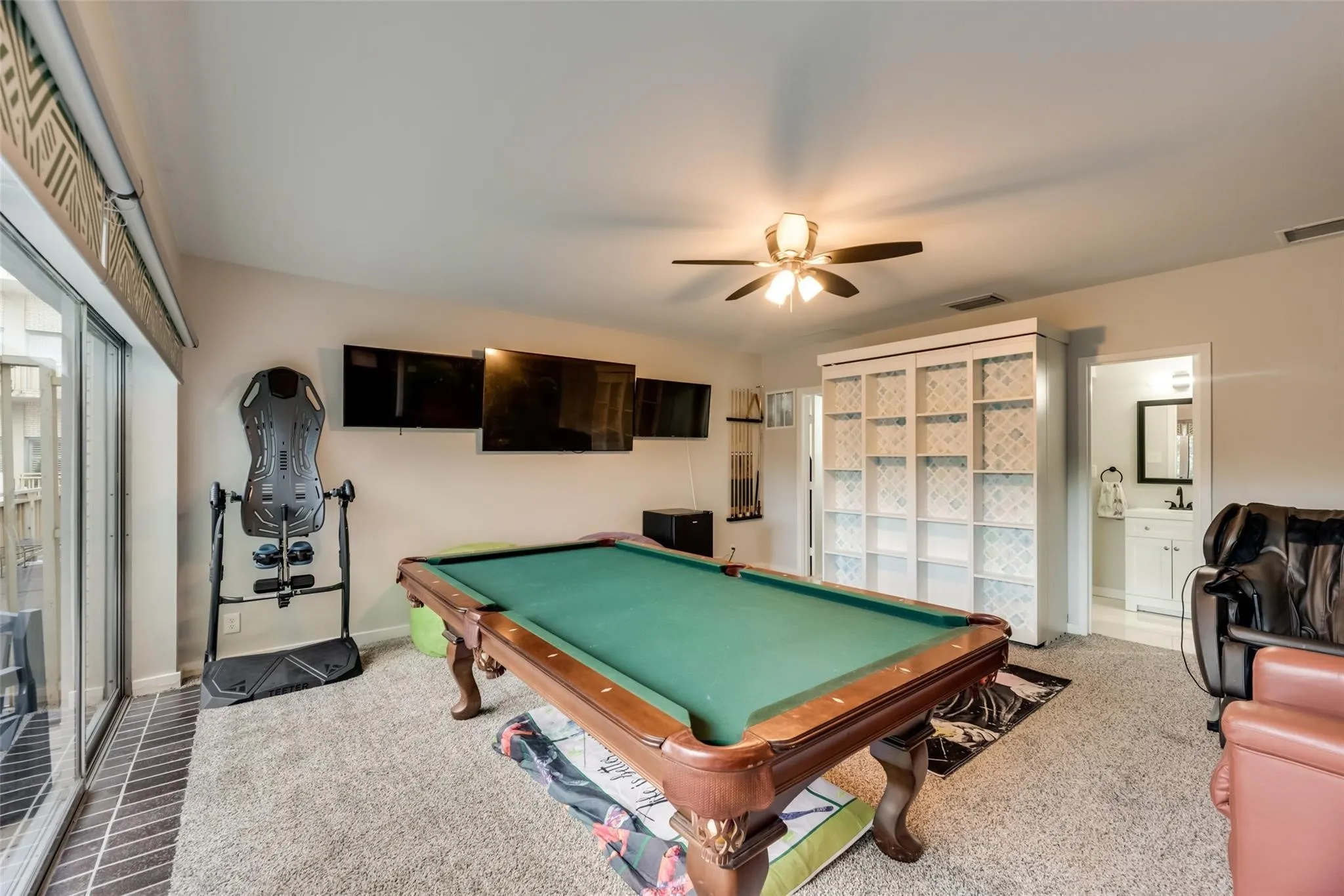 Previous photo of the second primary to show Murphy bed