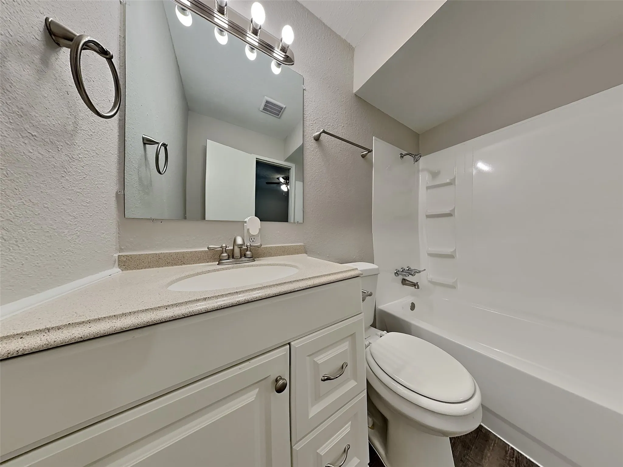Single Family Residence For Rent in Dallas County , 4015 Hartford Drive, Garland, Texas 75043, 3 Bedroom, 2 Bathroom, 1 Garage spaces, 1,286 Sqft, built in 1971, mls#21391977, Real Estate Agent in Garland, Homes For Rent in Dallas county, Homes For Rent in Garland, Realtor in Garland Texas, Real Estate Brokerage Independent Realty Texas, Luminita Cordes Realtor