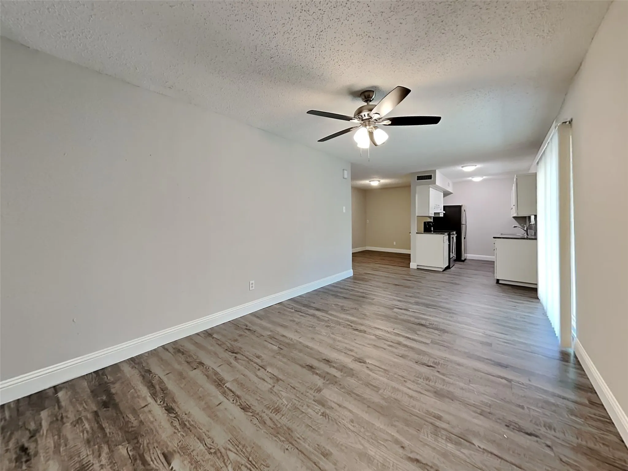 Single Family Residence For Rent in Dallas County , 4015 Hartford Drive, Garland, Texas 75043, 3 Bedroom, 2 Bathroom, 1 Garage spaces, 1,286 Sqft, built in 1971, mls#21391977, Real Estate Agent in Garland, Homes For Rent in Dallas county, Homes For Rent in Garland, Realtor in Garland Texas, Real Estate Brokerage Independent Realty Texas, Luminita Cordes Realtor