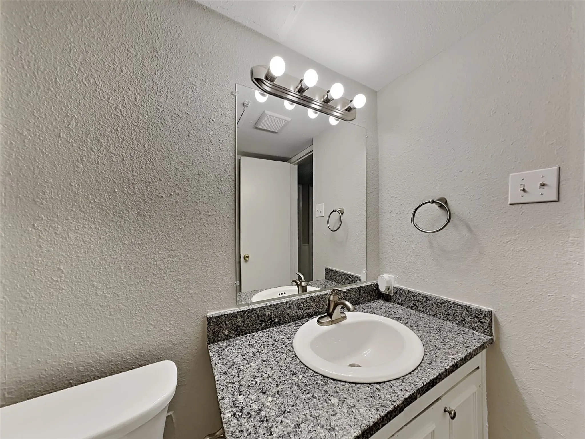 Single Family Residence For Rent in Dallas County , 4015 Hartford Drive, Garland, Texas 75043, 3 Bedroom, 2 Bathroom, 1 Garage spaces, 1,286 Sqft, built in 1971, mls#21391977, Real Estate Agent in Garland, Homes For Rent in Dallas county, Homes For Rent in Garland, Realtor in Garland Texas, Real Estate Brokerage Independent Realty Texas, Luminita Cordes Realtor