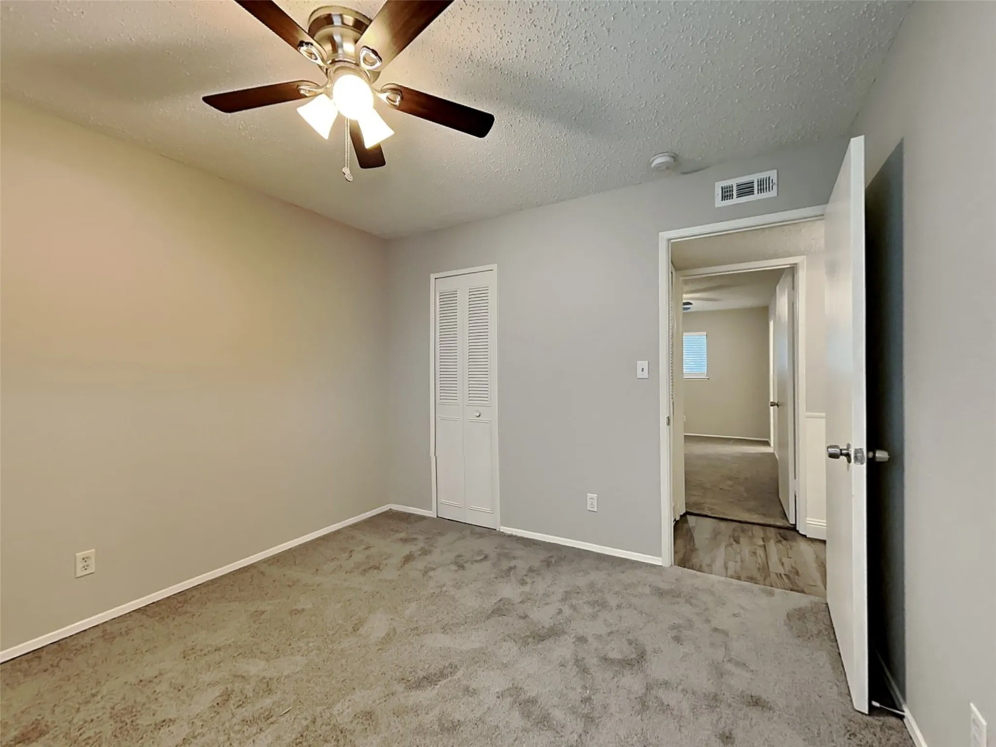 Single Family Residence For Rent in Dallas County , 4015 Hartford Drive, Garland, Texas 75043, 3 Bedroom, 2 Bathroom, 1 Garage spaces, 1,286 Sqft, built in 1971, mls#21391977, Real Estate Agent in Garland, Homes For Rent in Dallas county, Homes For Rent in Garland, Realtor in Garland Texas, Real Estate Brokerage Independent Realty Texas, Luminita Cordes Realtor