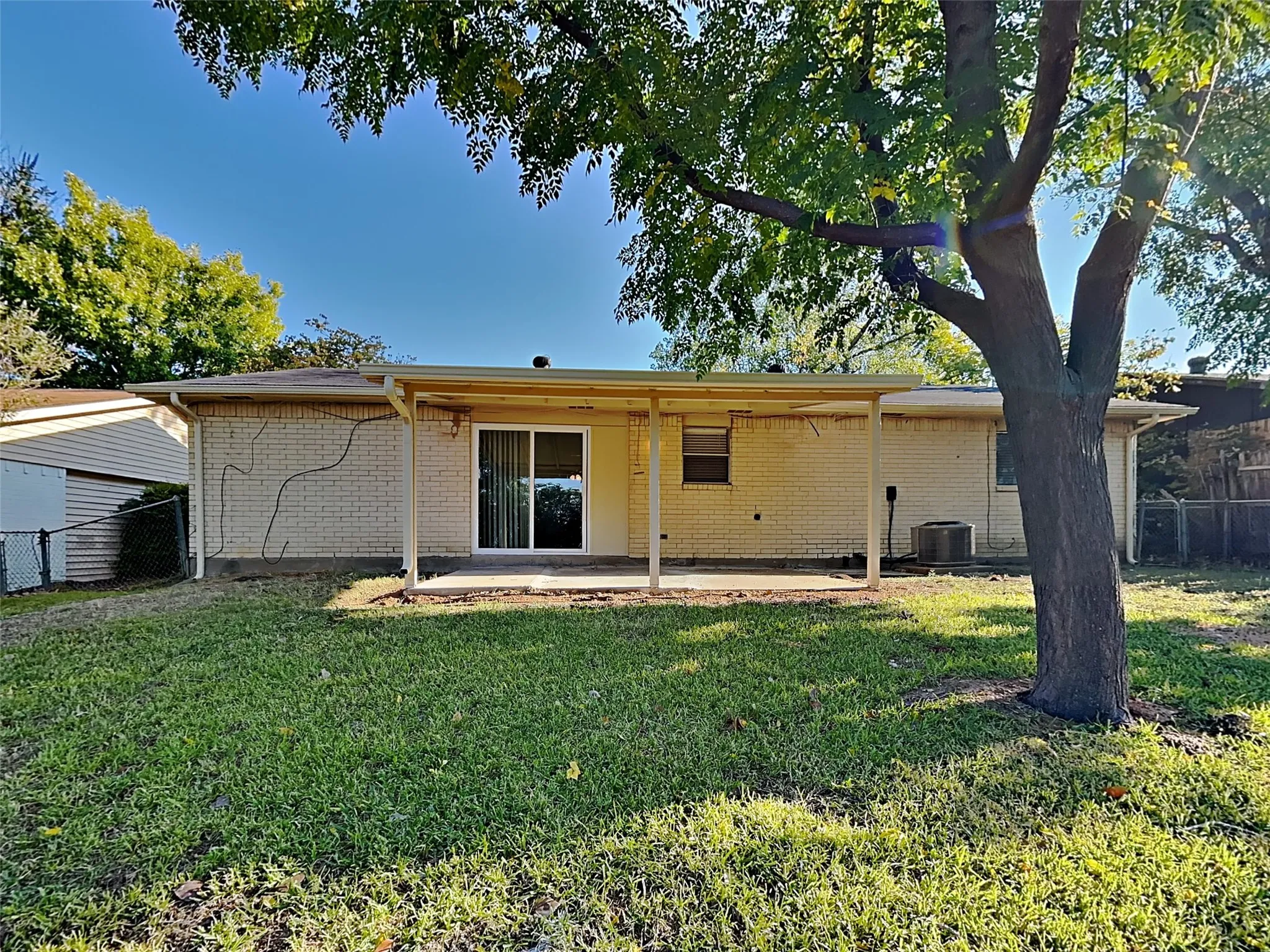 Single Family Residence For Rent in Dallas County , 4015 Hartford Drive, Garland, Texas 75043, 3 Bedroom, 2 Bathroom, 1 Garage spaces, 1,286 Sqft, built in 1971, mls#21391977, Real Estate Agent in Garland, Homes For Rent in Dallas county, Homes For Rent in Garland, Realtor in Garland Texas, Real Estate Brokerage Independent Realty Texas, Luminita Cordes Realtor