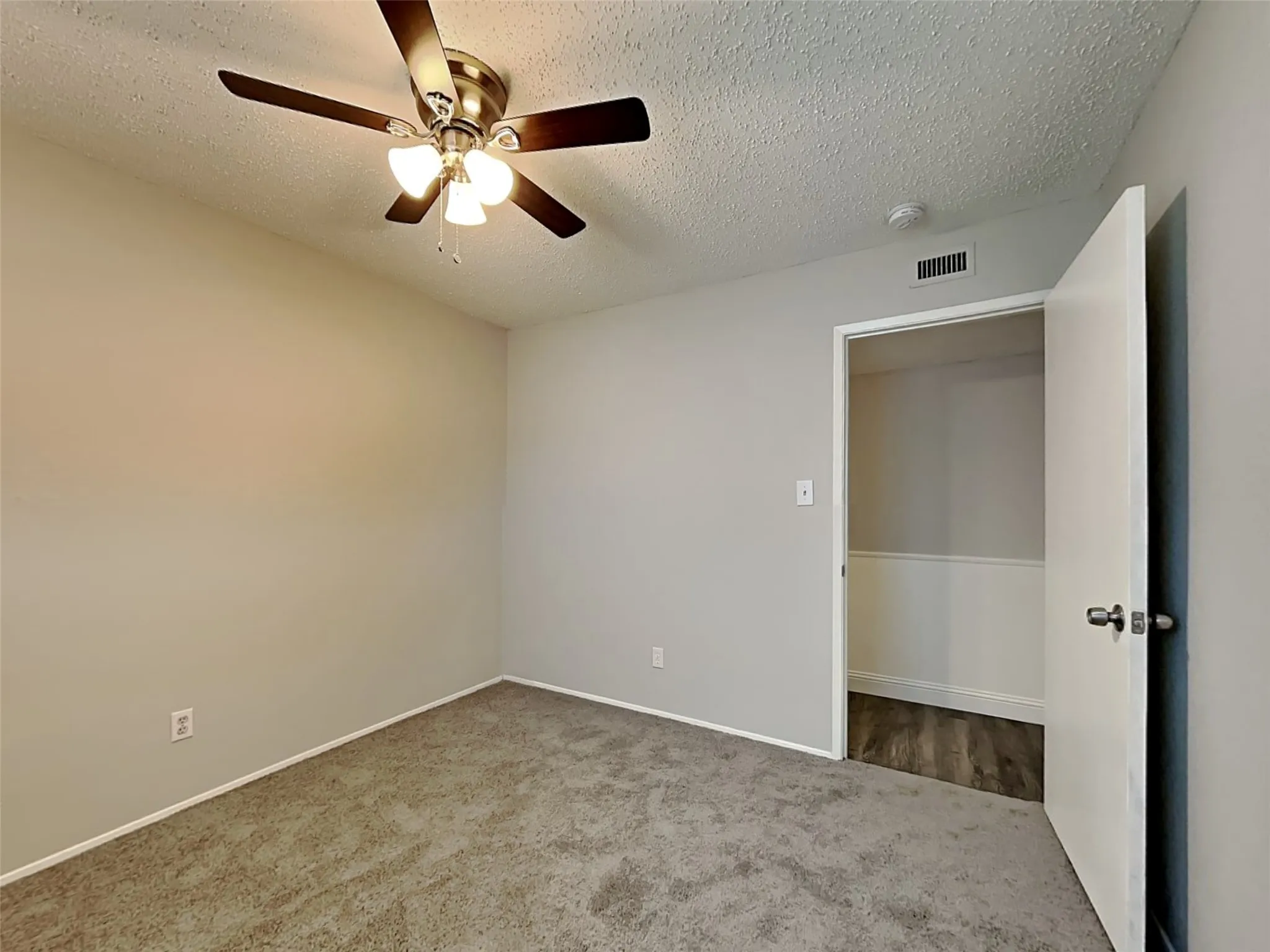 Single Family Residence For Rent in Dallas County , 4015 Hartford Drive, Garland, Texas 75043, 3 Bedroom, 2 Bathroom, 1 Garage spaces, 1,286 Sqft, built in 1971, mls#21391977, Real Estate Agent in Garland, Homes For Rent in Dallas county, Homes For Rent in Garland, Realtor in Garland Texas, Real Estate Brokerage Independent Realty Texas, Luminita Cordes Realtor