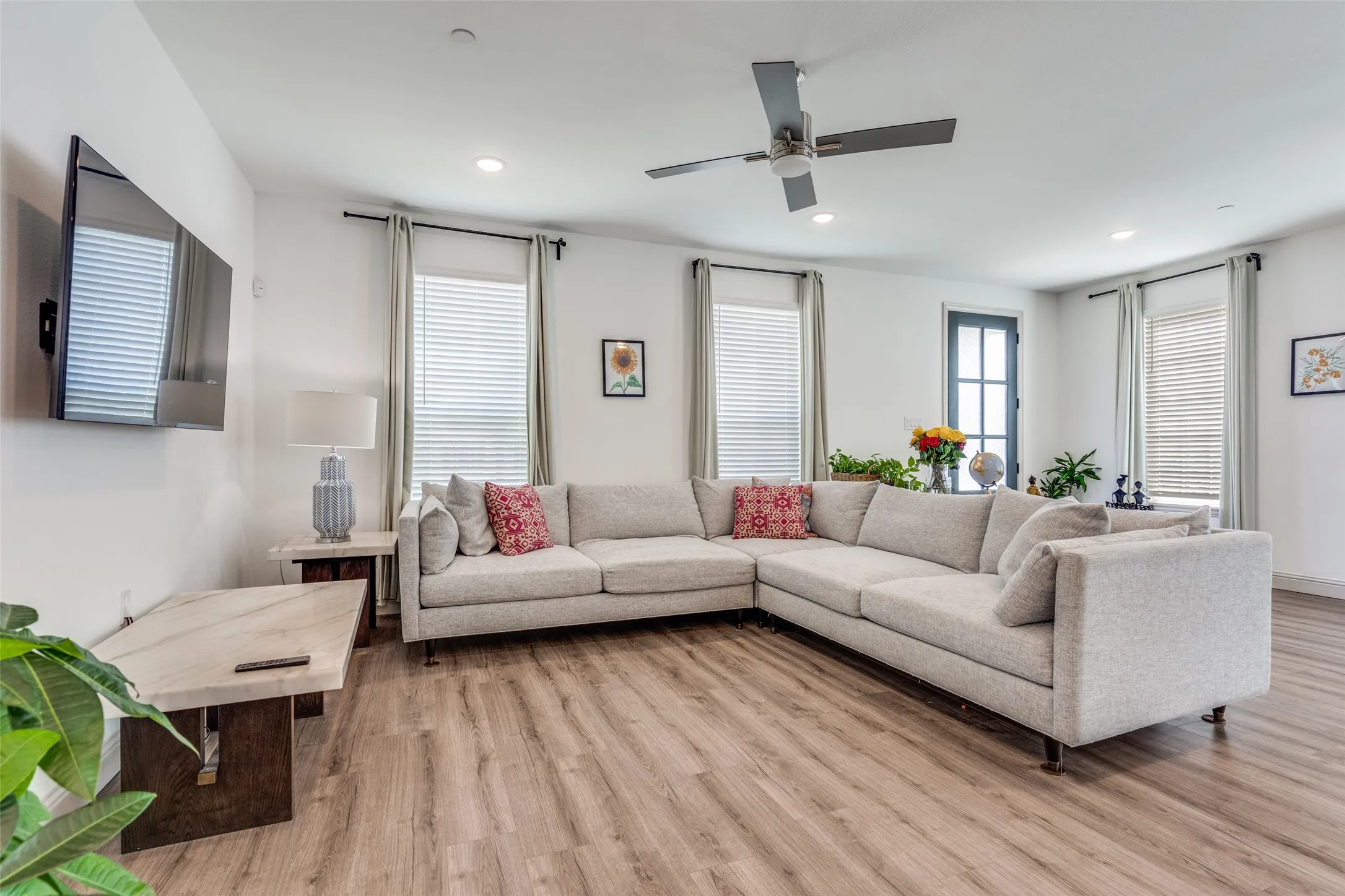 Townhouse For Rent in Collin County , 8833 Phoebe Road, Frisco, Texas 75035, 3 Bedroom, 3 Bathroom, 2 Garage spaces, 2,206 Sqft, built in 2022, mls#21391999, Real Estate Agent in Frisco, Homes For Rent in Collin county, Homes For Rent in Frisco, Realtor in Frisco Texas, Real Estate Brokerage Independent Realty Texas, Luminita Cordes Realtor