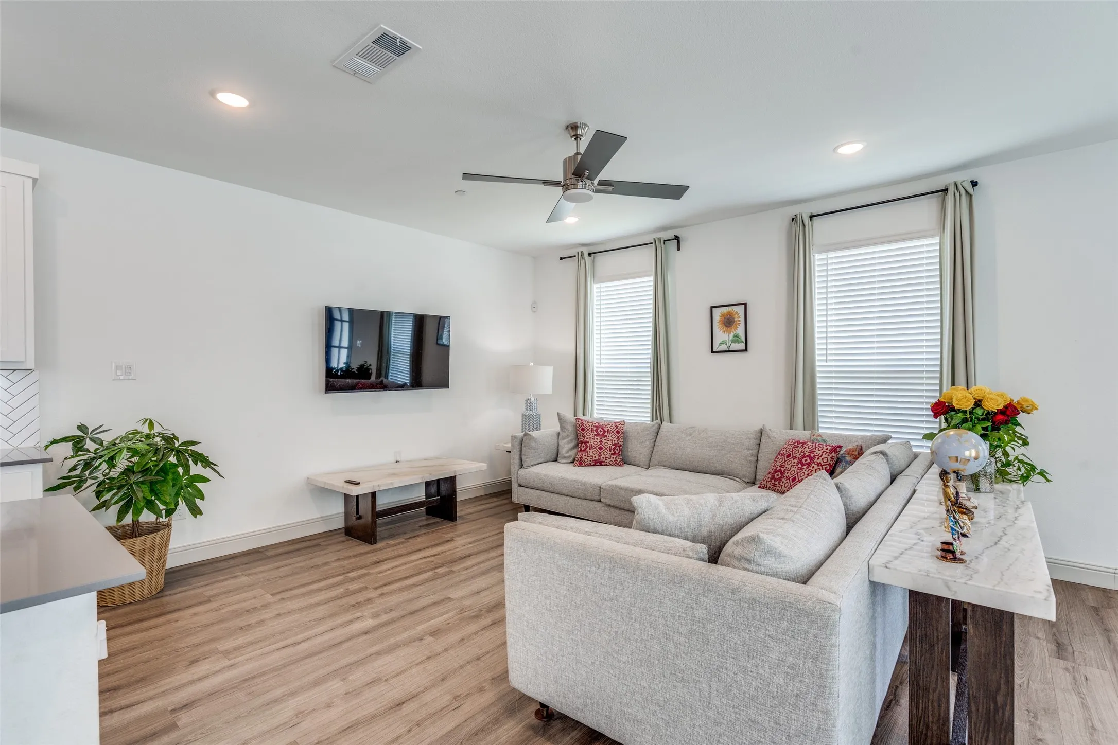Townhouse For Rent in Collin County , 8833 Phoebe Road, Frisco, Texas 75035, 3 Bedroom, 3 Bathroom, 2 Garage spaces, 2,206 Sqft, built in 2022, mls#21391999, Real Estate Agent in Frisco, Homes For Rent in Collin county, Homes For Rent in Frisco, Realtor in Frisco Texas, Real Estate Brokerage Independent Realty Texas, Luminita Cordes Realtor