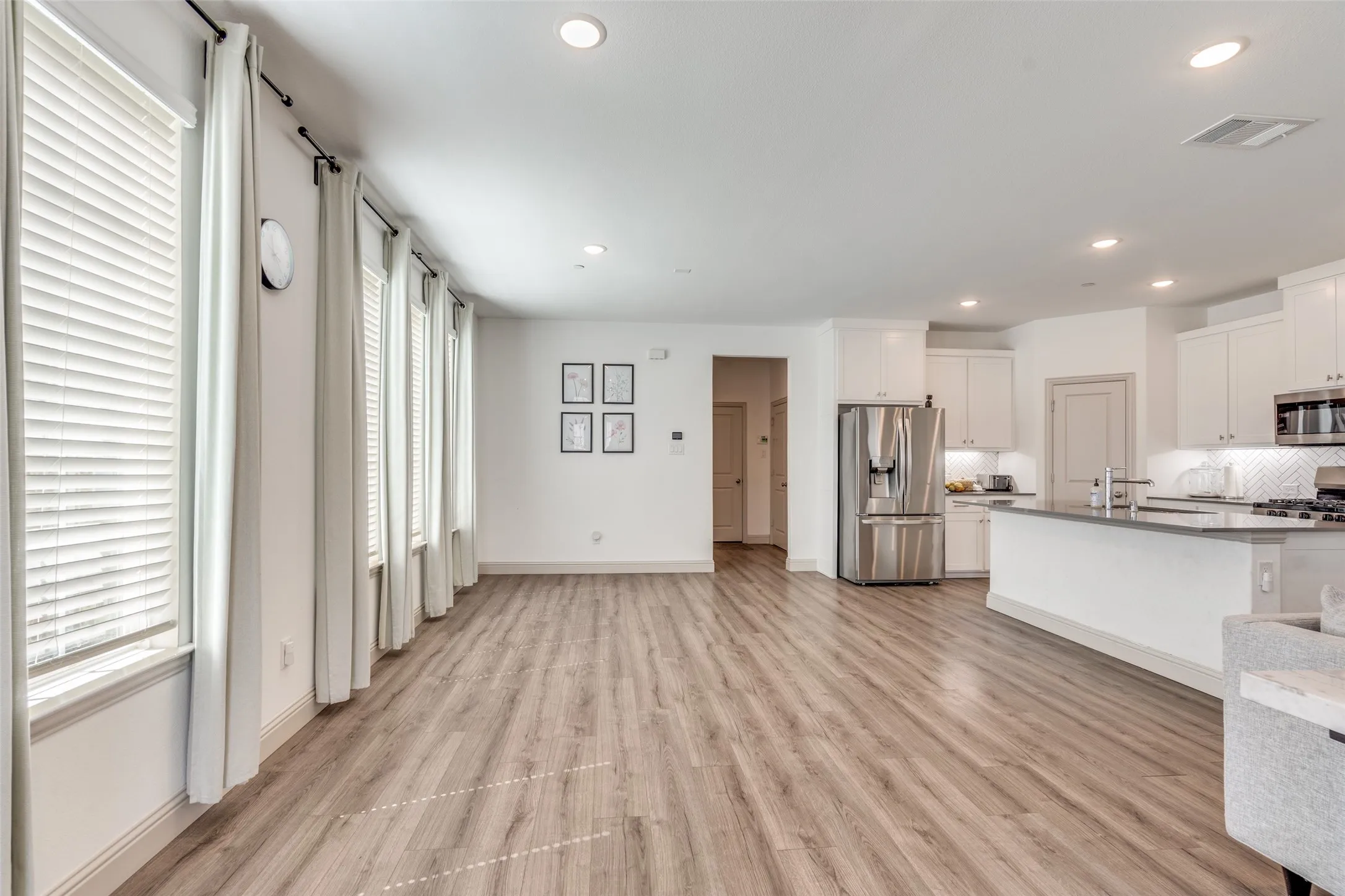 Townhouse For Rent in Collin County , 8833 Phoebe Road, Frisco, Texas 75035, 3 Bedroom, 3 Bathroom, 2 Garage spaces, 2,206 Sqft, built in 2022, mls#21391999, Real Estate Agent in Frisco, Homes For Rent in Collin county, Homes For Rent in Frisco, Realtor in Frisco Texas, Real Estate Brokerage Independent Realty Texas, Luminita Cordes Realtor