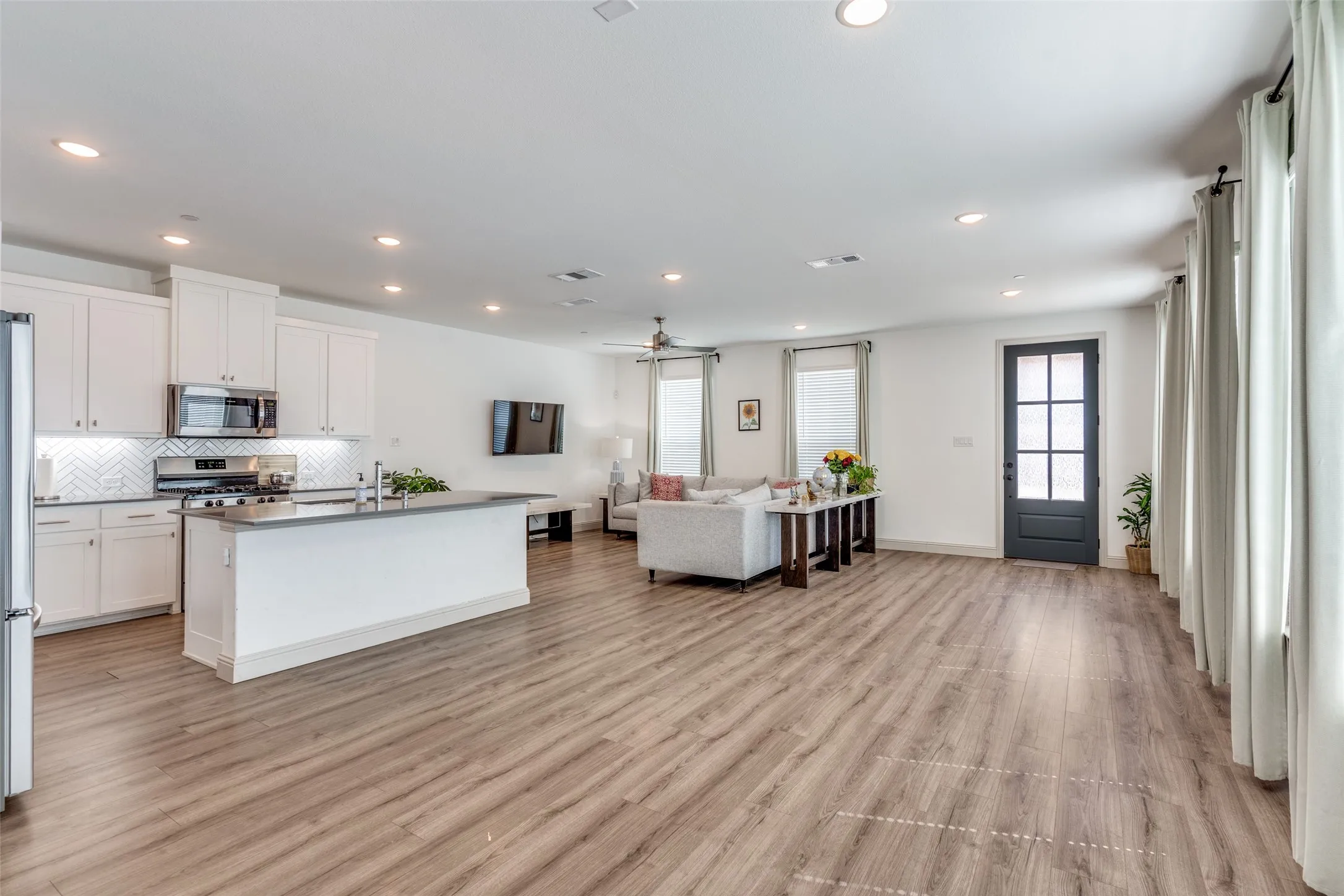 Townhouse For Rent in Collin County , 8833 Phoebe Road, Frisco, Texas 75035, 3 Bedroom, 3 Bathroom, 2 Garage spaces, 2,206 Sqft, built in 2022, mls#21391999, Real Estate Agent in Frisco, Homes For Rent in Collin county, Homes For Rent in Frisco, Realtor in Frisco Texas, Real Estate Brokerage Independent Realty Texas, Luminita Cordes Realtor