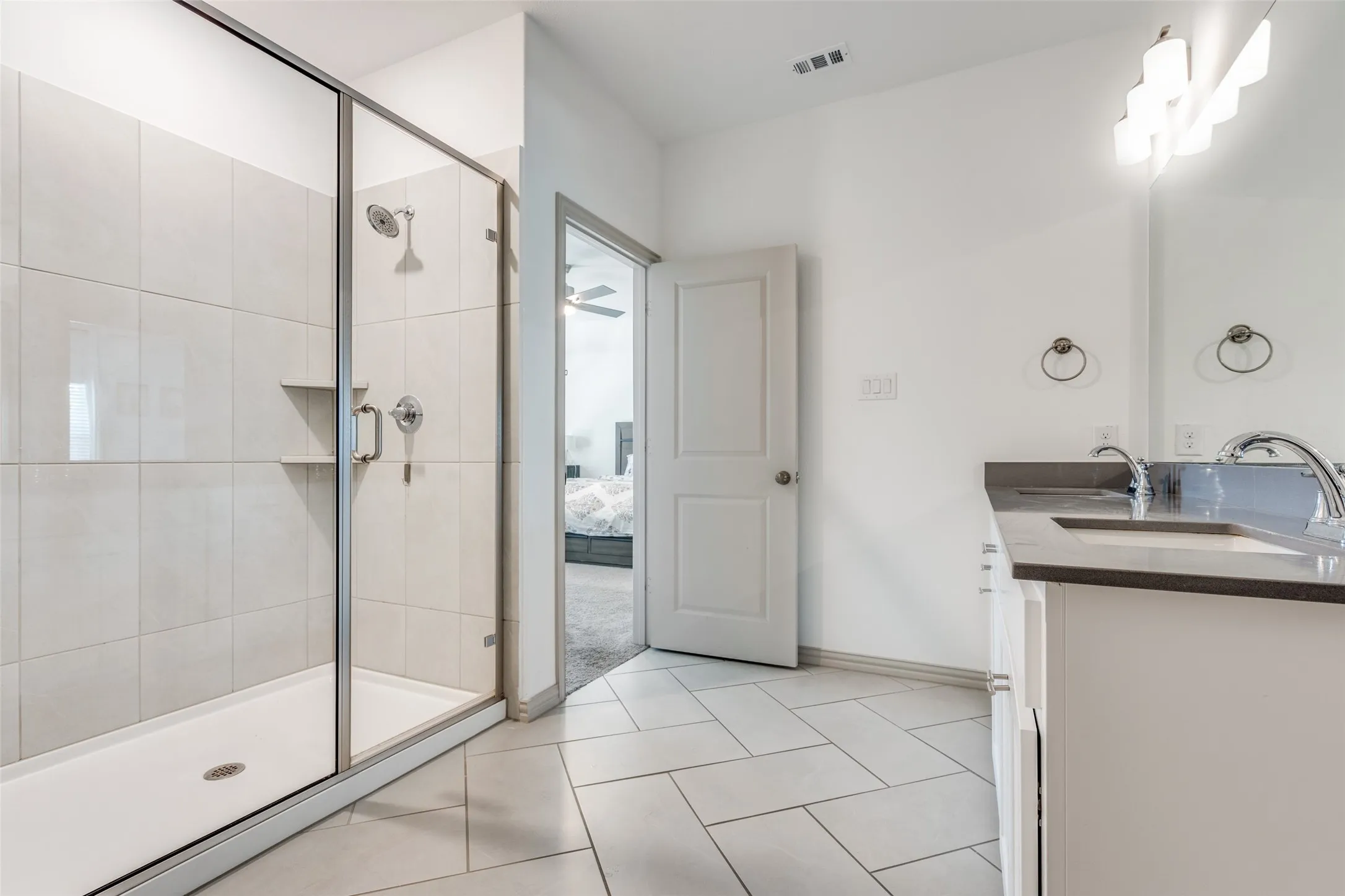 Townhouse For Rent in Collin County , 8833 Phoebe Road, Frisco, Texas 75035, 3 Bedroom, 3 Bathroom, 2 Garage spaces, 2,206 Sqft, built in 2022, mls#21391999, Real Estate Agent in Frisco, Homes For Rent in Collin county, Homes For Rent in Frisco, Realtor in Frisco Texas, Real Estate Brokerage Independent Realty Texas, Luminita Cordes Realtor