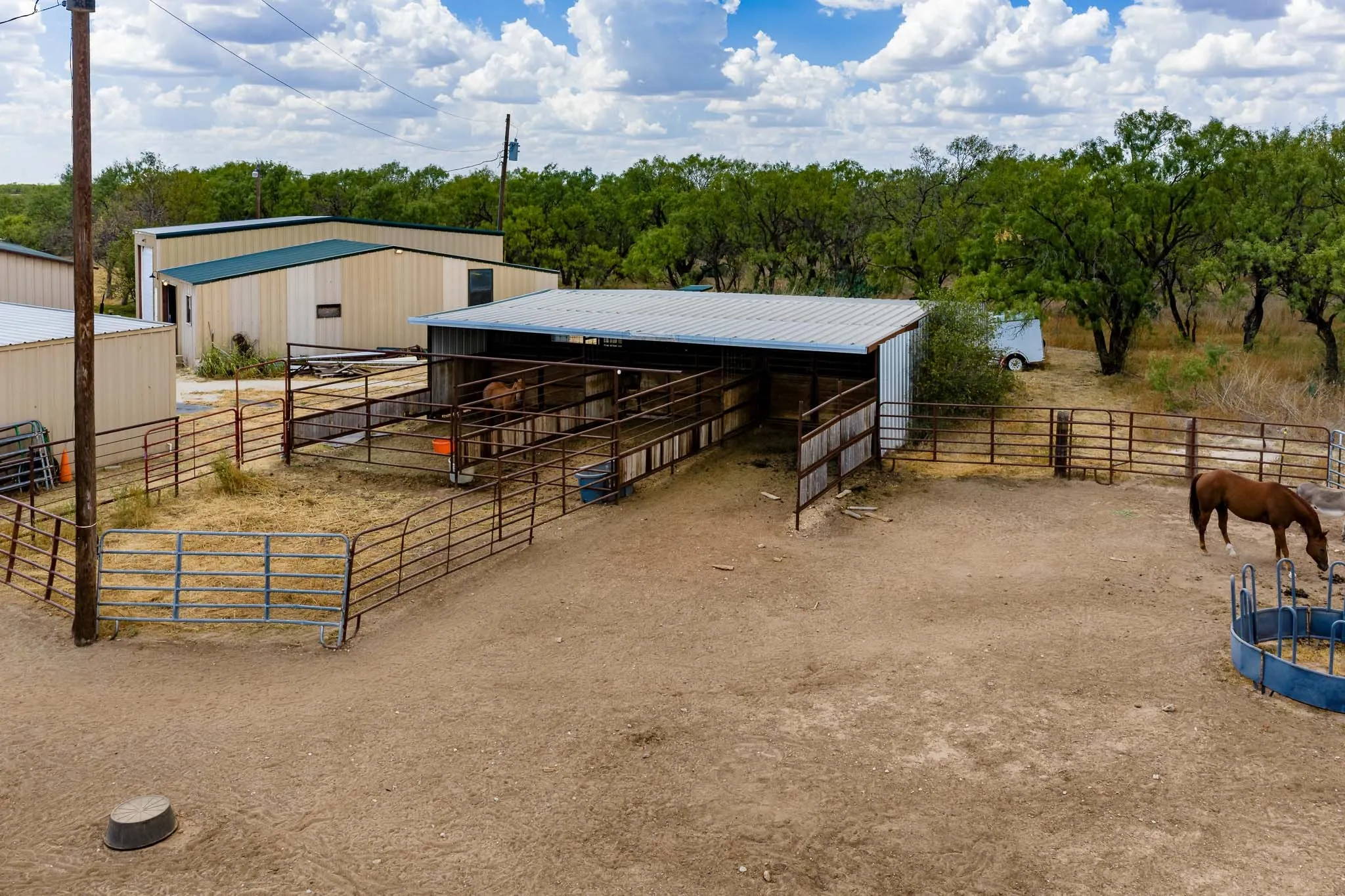 Farm For Sale in Jones County , 3000 FM 1636, Stamford, Texas 79553, 4 Bedroom, 3 Bathroom, Garage spaces, 2,496 Sqft, built in 1998, mls#21391462, Real Estate Agent in Stamford, Homes For Sale in Jones county, Homes For Sale in Stamford, Realtor in Stamford Texas, Real Estate Brokerage Independent Realty Texas, Luminita Cordes Realtor