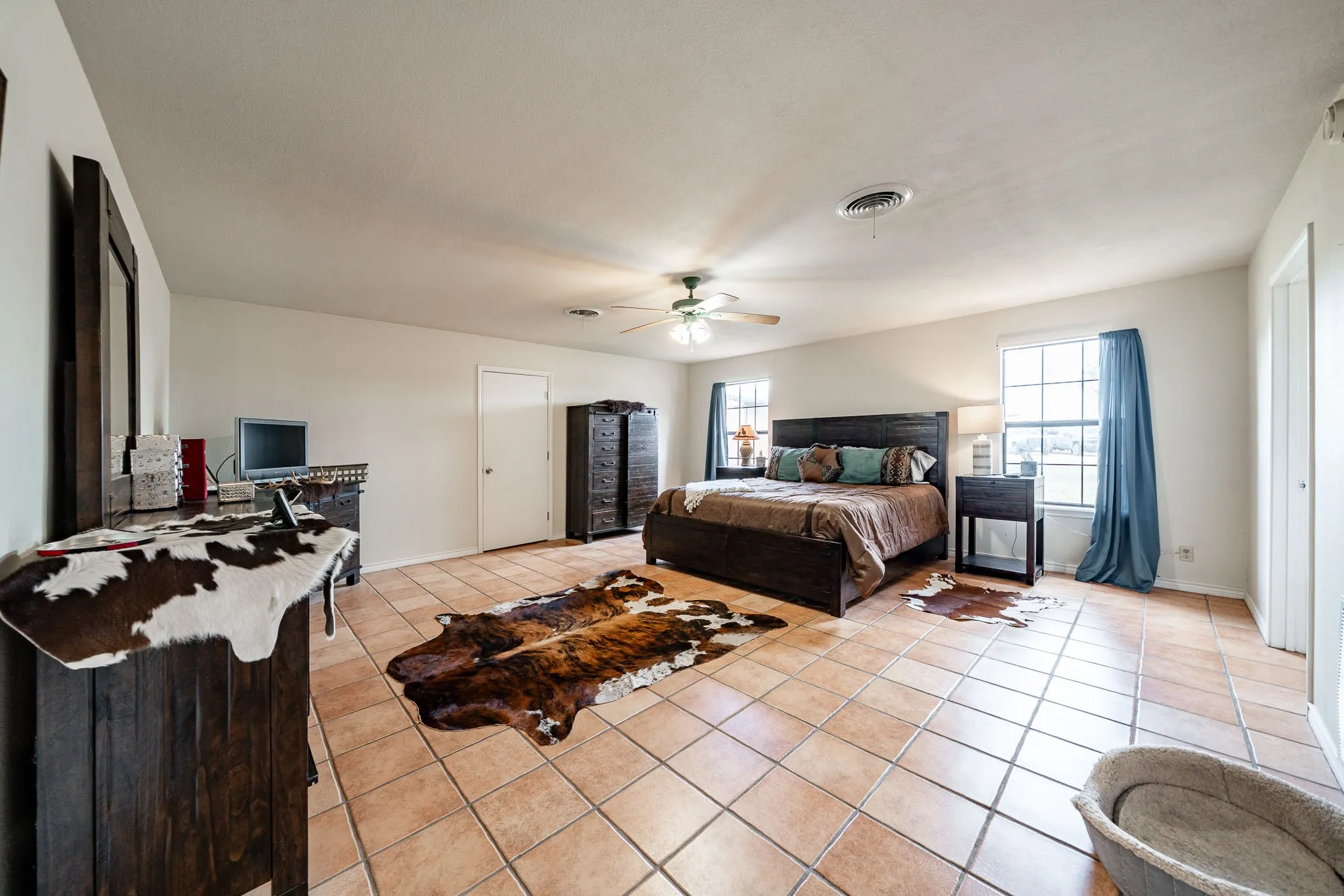 Farm For Sale in Jones County , 3000 FM 1636, Stamford, Texas 79553, 4 Bedroom, 3 Bathroom, Garage spaces, 2,496 Sqft, built in 1998, mls#21391462, Real Estate Agent in Stamford, Homes For Sale in Jones county, Homes For Sale in Stamford, Realtor in Stamford Texas, Real Estate Brokerage Independent Realty Texas, Luminita Cordes Realtor