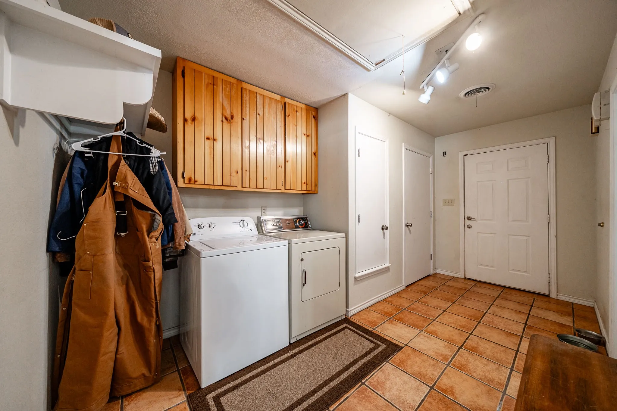 Farm For Sale in Jones County , 3000 FM 1636, Stamford, Texas 79553, 4 Bedroom, 3 Bathroom, Garage spaces, 2,496 Sqft, built in 1998, mls#21391462, Real Estate Agent in Stamford, Homes For Sale in Jones county, Homes For Sale in Stamford, Realtor in Stamford Texas, Real Estate Brokerage Independent Realty Texas, Luminita Cordes Realtor