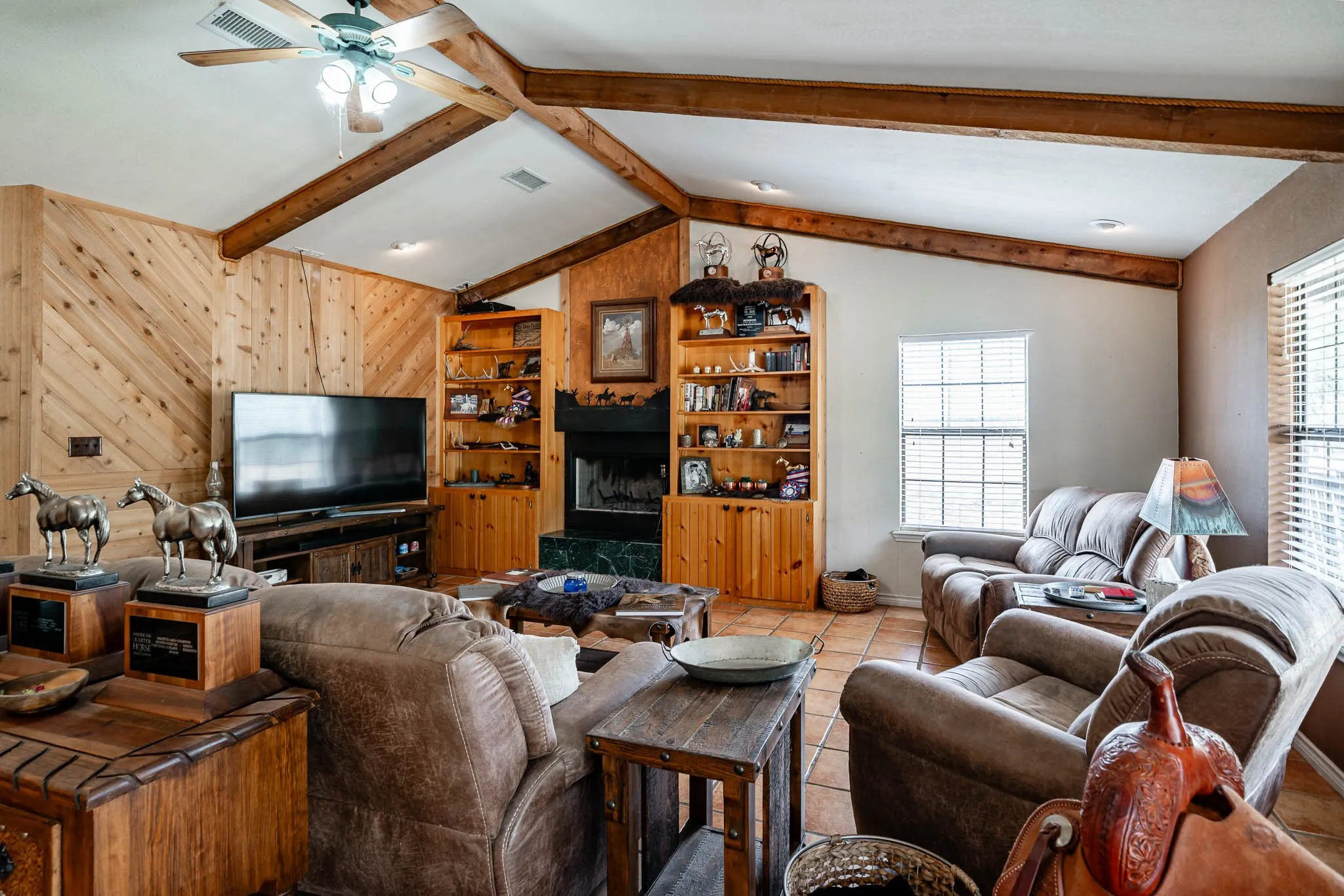 Farm For Sale in Jones County , 3000 FM 1636, Stamford, Texas 79553, 4 Bedroom, 3 Bathroom, Garage spaces, 2,496 Sqft, built in 1998, mls#21391462, Real Estate Agent in Stamford, Homes For Sale in Jones county, Homes For Sale in Stamford, Realtor in Stamford Texas, Real Estate Brokerage Independent Realty Texas, Luminita Cordes Realtor