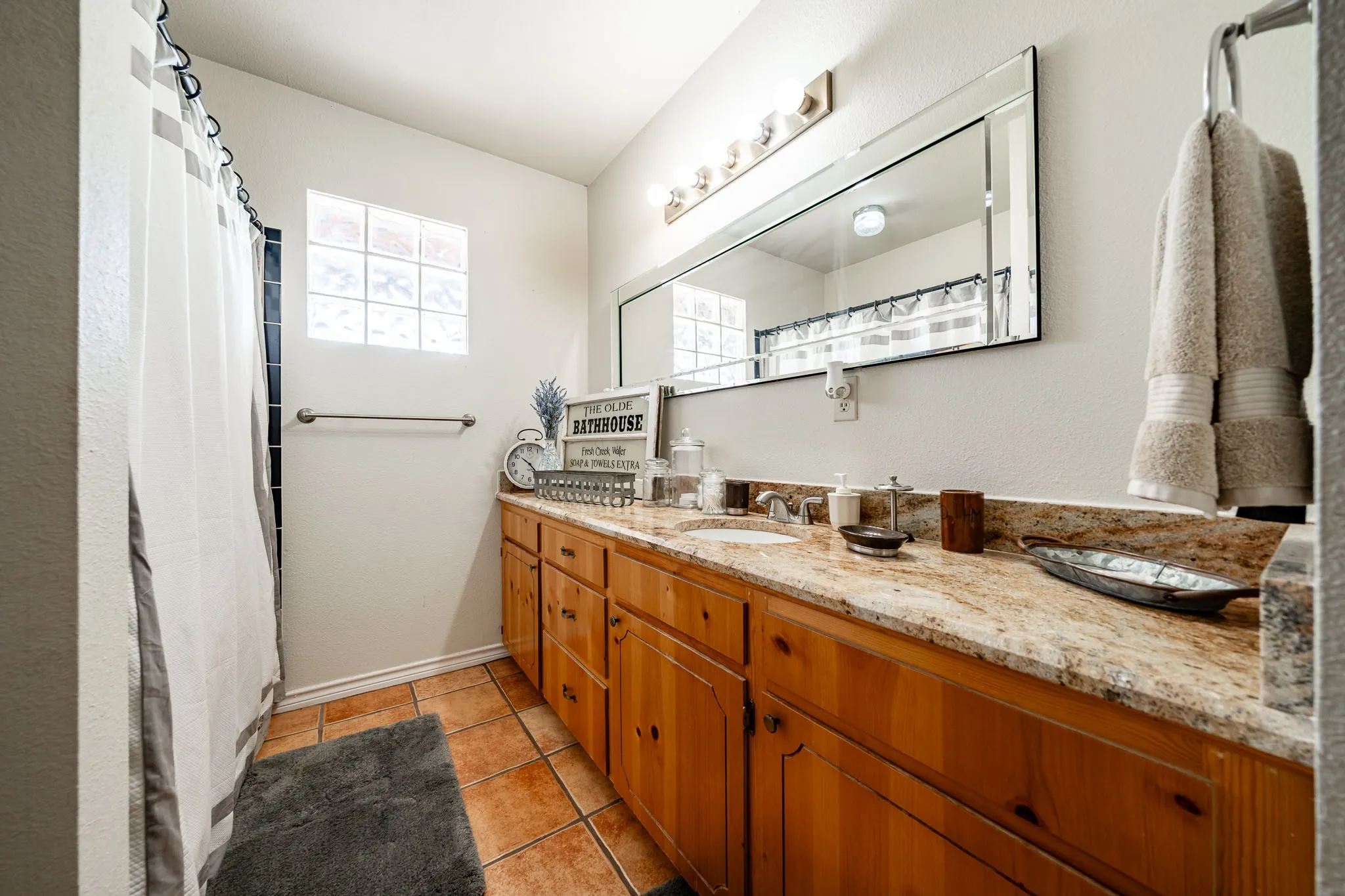 Farm For Sale in Jones County , 3000 FM 1636, Stamford, Texas 79553, 4 Bedroom, 3 Bathroom, Garage spaces, 2,496 Sqft, built in 1998, mls#21391462, Real Estate Agent in Stamford, Homes For Sale in Jones county, Homes For Sale in Stamford, Realtor in Stamford Texas, Real Estate Brokerage Independent Realty Texas, Luminita Cordes Realtor