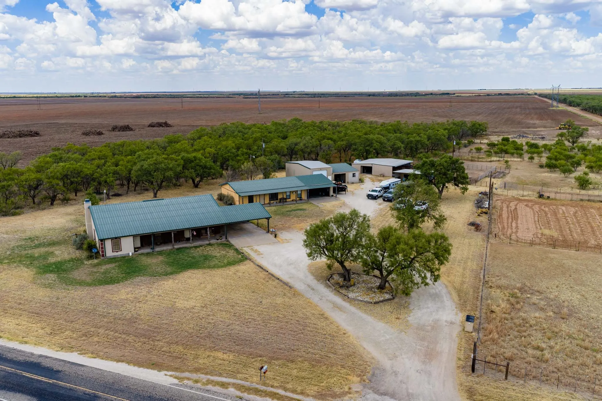 Farm For Sale in Jones County , 3000 FM 1636, Stamford, Texas 79553, 4 Bedroom, 3 Bathroom, Garage spaces, 2,496 Sqft, built in 1998, mls#21391462, Real Estate Agent in Stamford, Homes For Sale in Jones county, Homes For Sale in Stamford, Realtor in Stamford Texas, Real Estate Brokerage Independent Realty Texas, Luminita Cordes Realtor