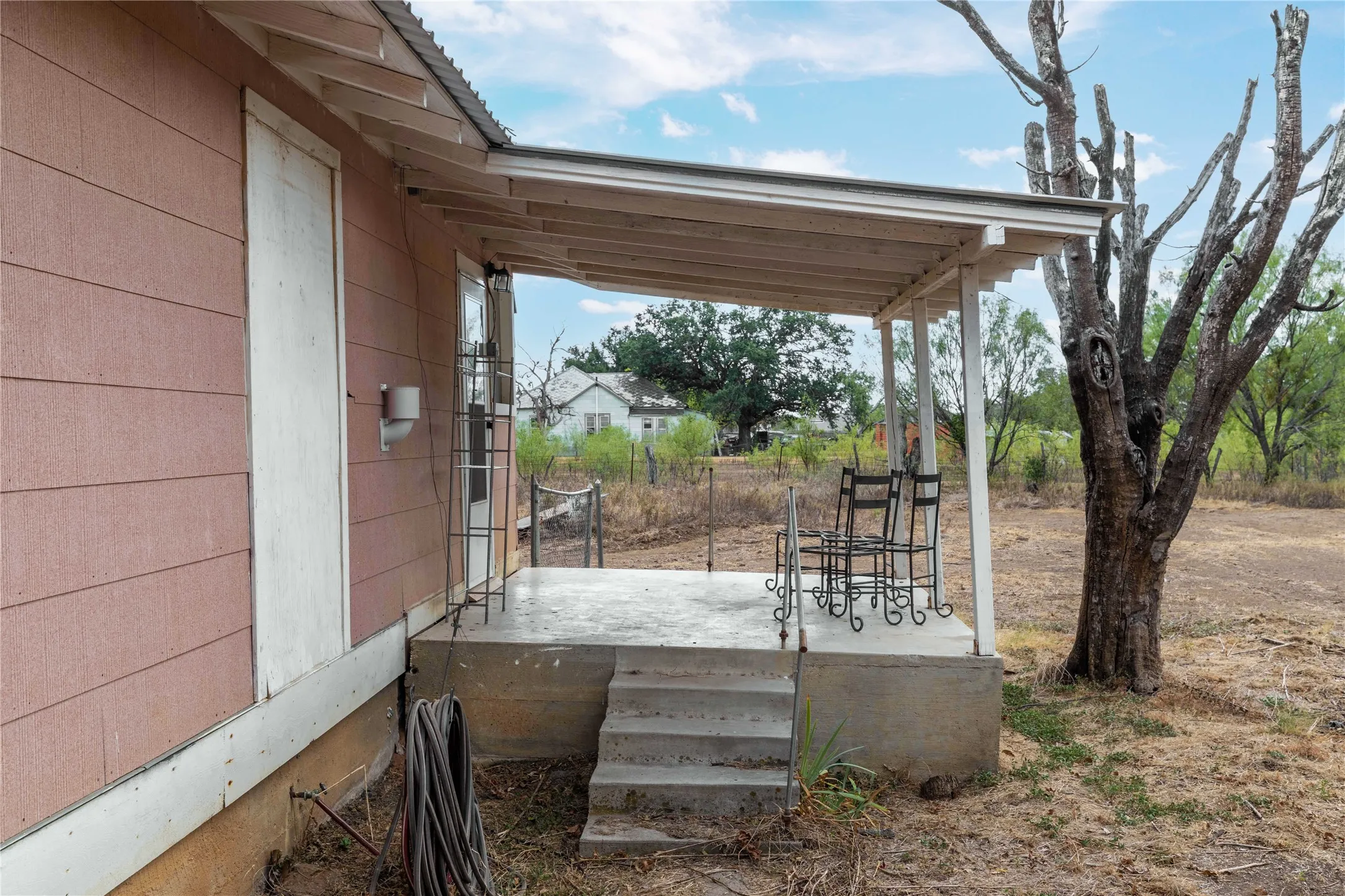 Single Family Residence For Sale in Brown County , 408 S 4th Street, Bangs, Texas 76823, 3 Bedroom, 1 Bathroom, Garage spaces, 1,176 Sqft, built in 1945, mls#21391907, Real Estate Agent in Bangs, Homes For Sale in Brown county, Homes For Sale in Bangs, Realtor in Bangs Texas, Real Estate Brokerage Independent Realty Texas, Luminita Cordes Realtor