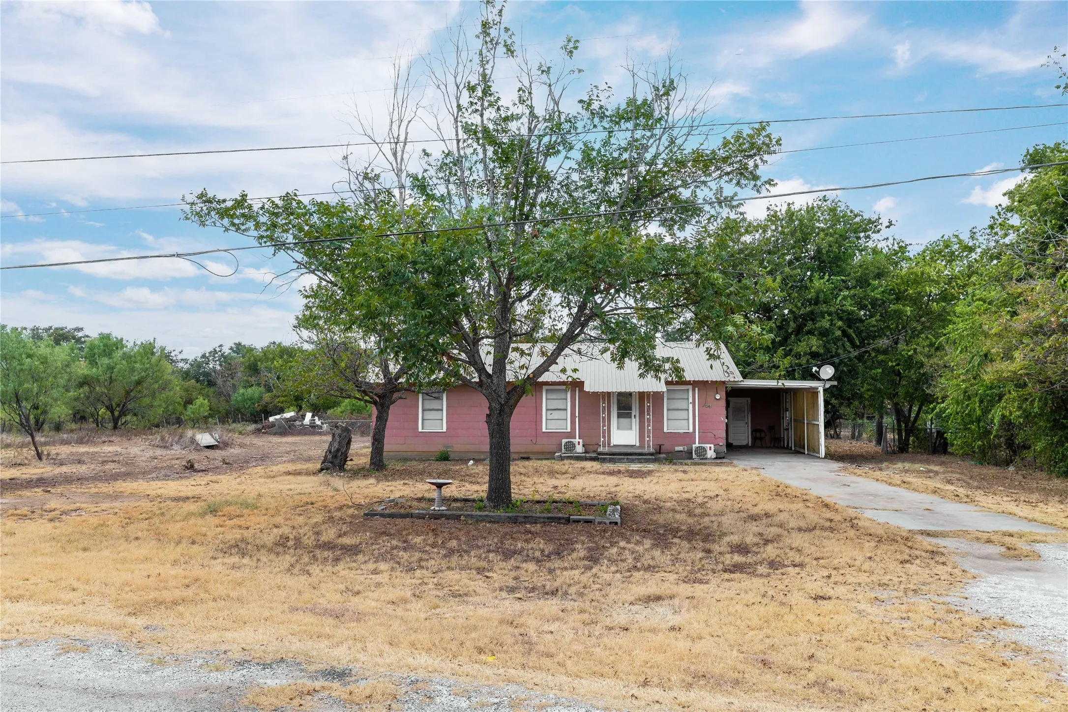 Single Family Residence For Sale in Brown County , 408 S 4th Street, Bangs, Texas 76823, 3 Bedroom, 1 Bathroom, Garage spaces, 1,176 Sqft, built in 1945, mls#21391907, Real Estate Agent in Bangs, Homes For Sale in Brown county, Homes For Sale in Bangs, Realtor in Bangs Texas, Real Estate Brokerage Independent Realty Texas, Luminita Cordes Realtor