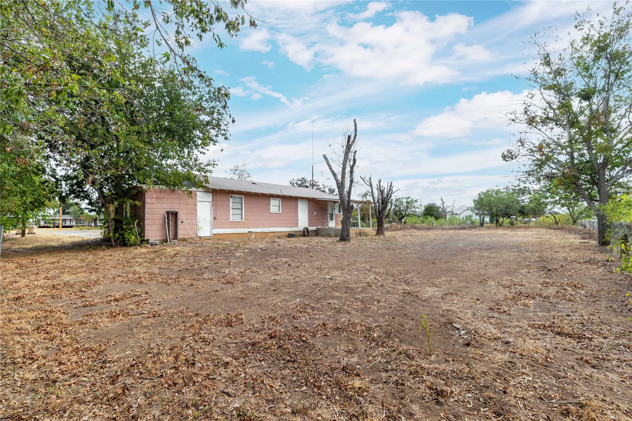 Single Family Residence For Sale in Brown County , 408 S 4th Street, Bangs, Texas 76823, 3 Bedroom, 1 Bathroom, Garage spaces, 1,176 Sqft, built in 1945, mls#21391907, Real Estate Agent in Bangs, Homes For Sale in Brown county, Homes For Sale in Bangs, Realtor in Bangs Texas, Real Estate Brokerage Independent Realty Texas, Luminita Cordes Realtor