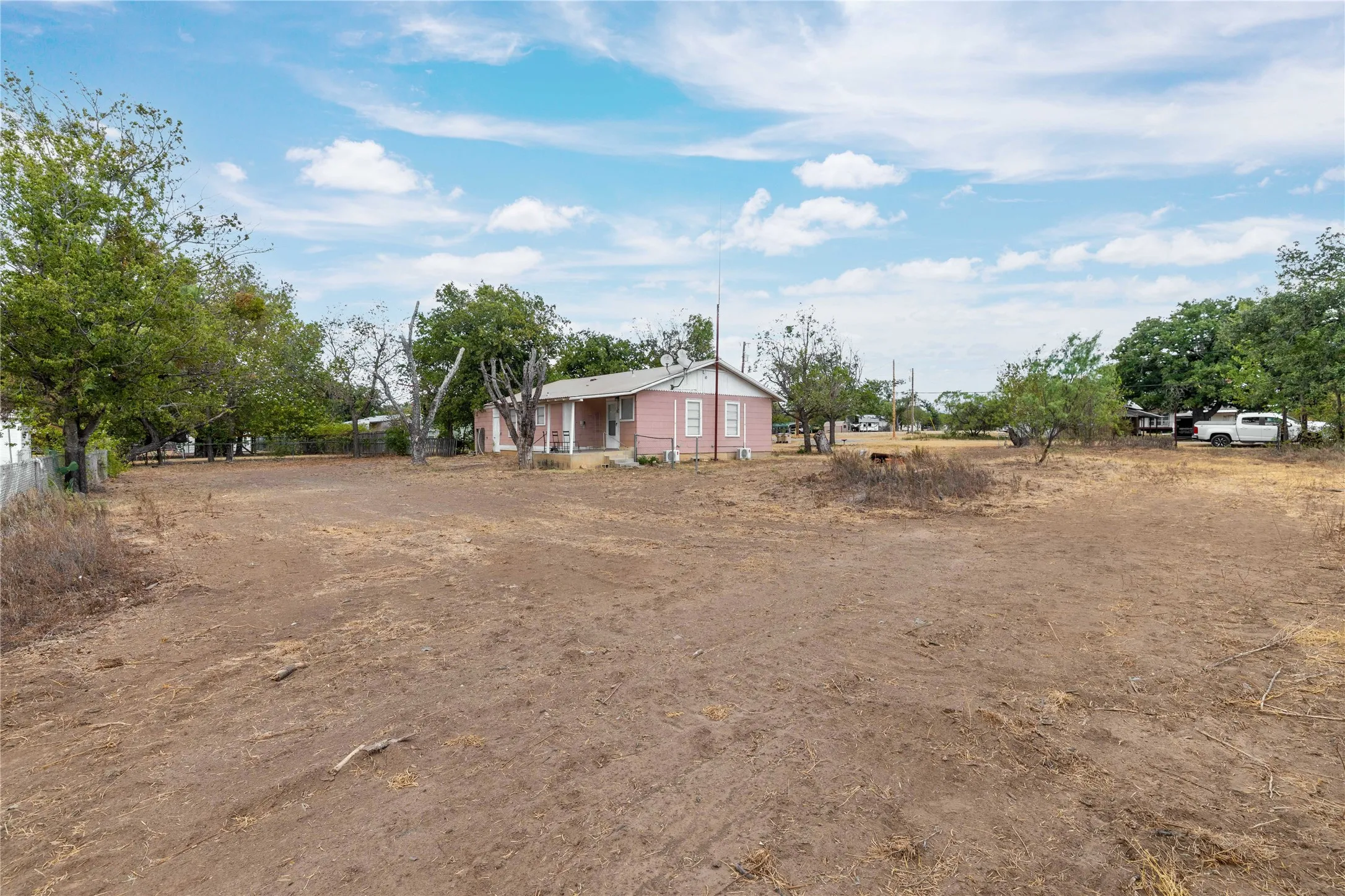 Single Family Residence For Sale in Brown County , 408 S 4th Street, Bangs, Texas 76823, 3 Bedroom, 1 Bathroom, Garage spaces, 1,176 Sqft, built in 1945, mls#21391907, Real Estate Agent in Bangs, Homes For Sale in Brown county, Homes For Sale in Bangs, Realtor in Bangs Texas, Real Estate Brokerage Independent Realty Texas, Luminita Cordes Realtor