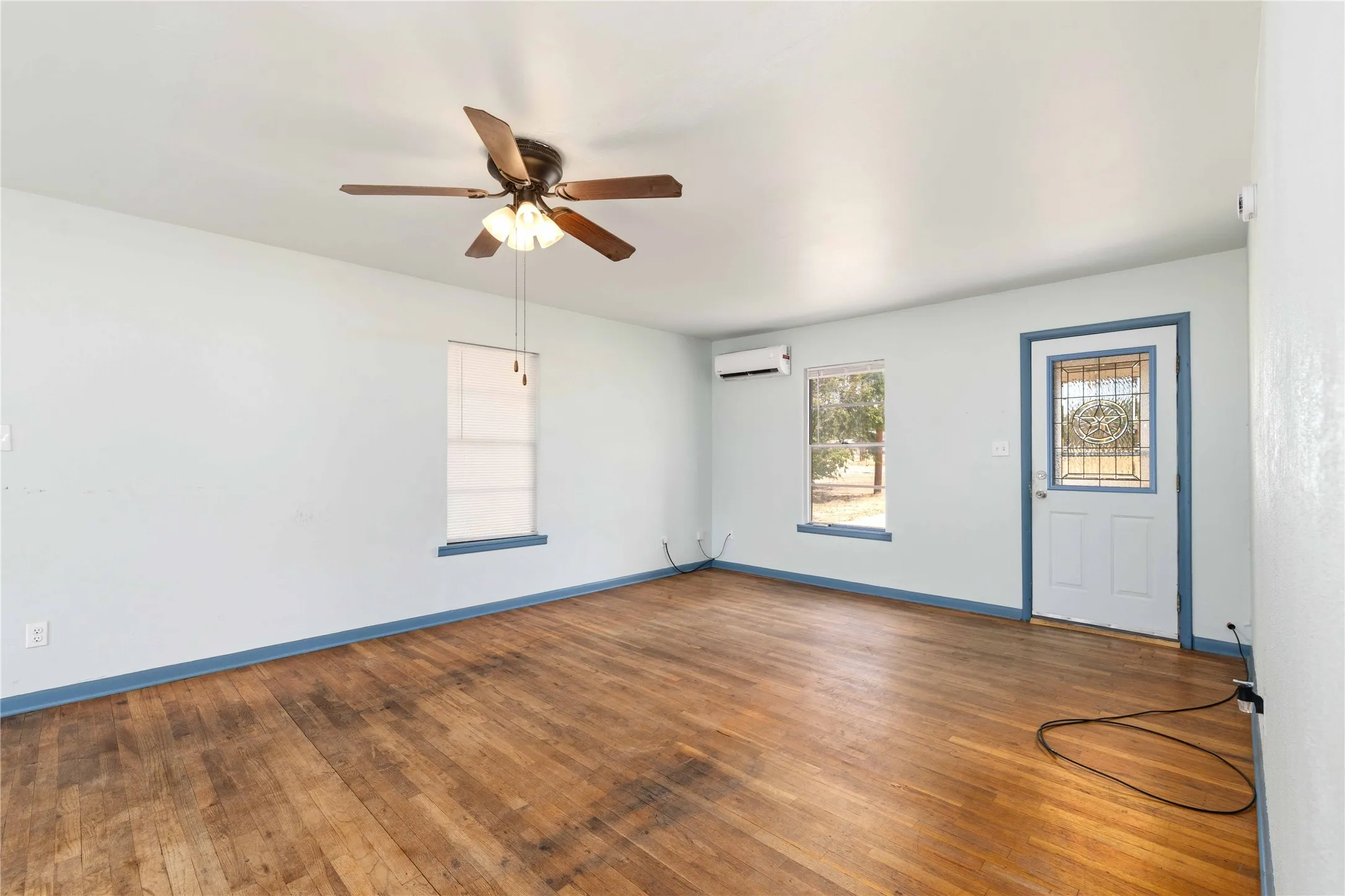 Single Family Residence For Sale in Brown County , 408 S 4th Street, Bangs, Texas 76823, 3 Bedroom, 1 Bathroom, Garage spaces, 1,176 Sqft, built in 1945, mls#21391907, Real Estate Agent in Bangs, Homes For Sale in Brown county, Homes For Sale in Bangs, Realtor in Bangs Texas, Real Estate Brokerage Independent Realty Texas, Luminita Cordes Realtor
