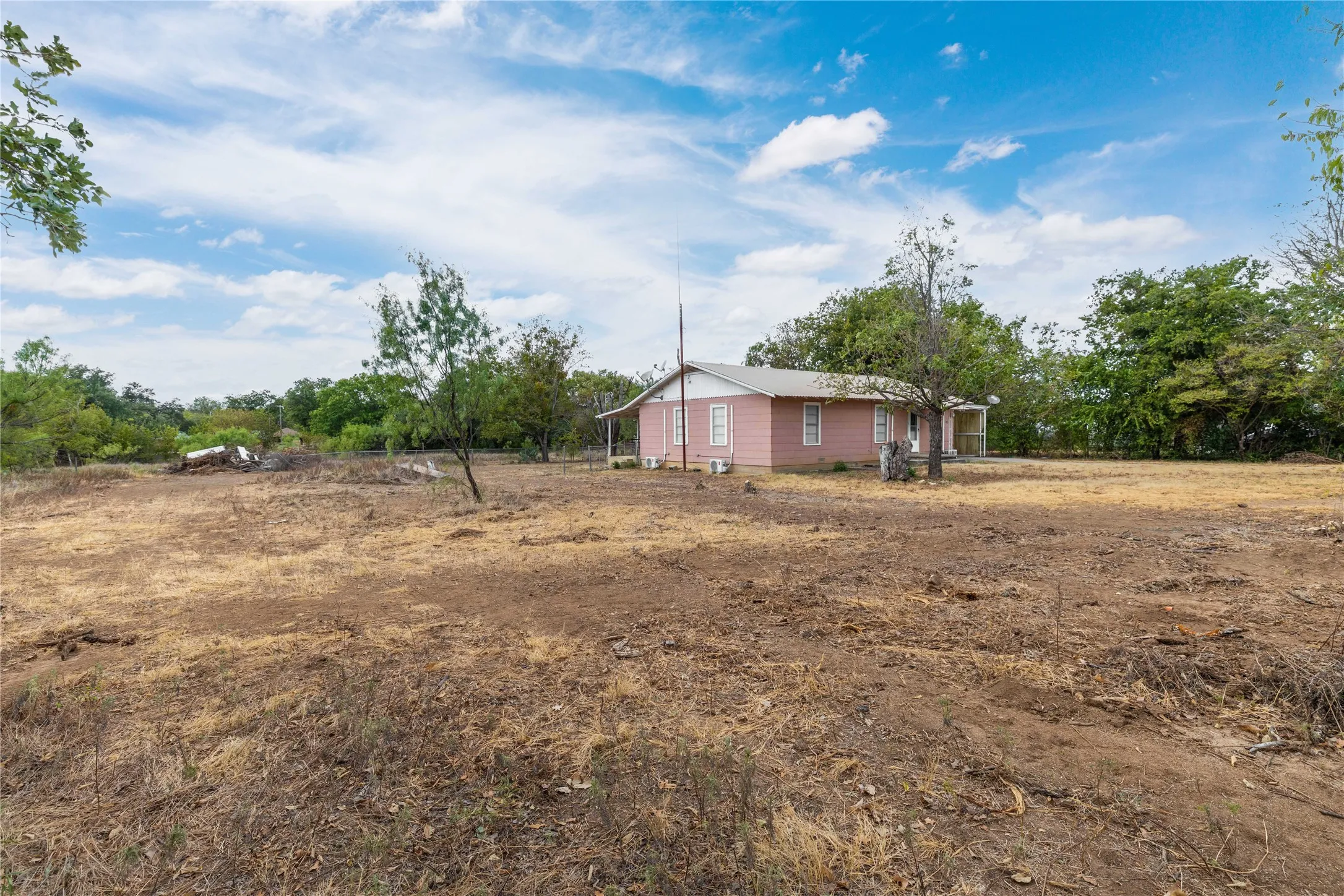 Single Family Residence For Sale in Brown County , 408 S 4th Street, Bangs, Texas 76823, 3 Bedroom, 1 Bathroom, Garage spaces, 1,176 Sqft, built in 1945, mls#21391907, Real Estate Agent in Bangs, Homes For Sale in Brown county, Homes For Sale in Bangs, Realtor in Bangs Texas, Real Estate Brokerage Independent Realty Texas, Luminita Cordes Realtor